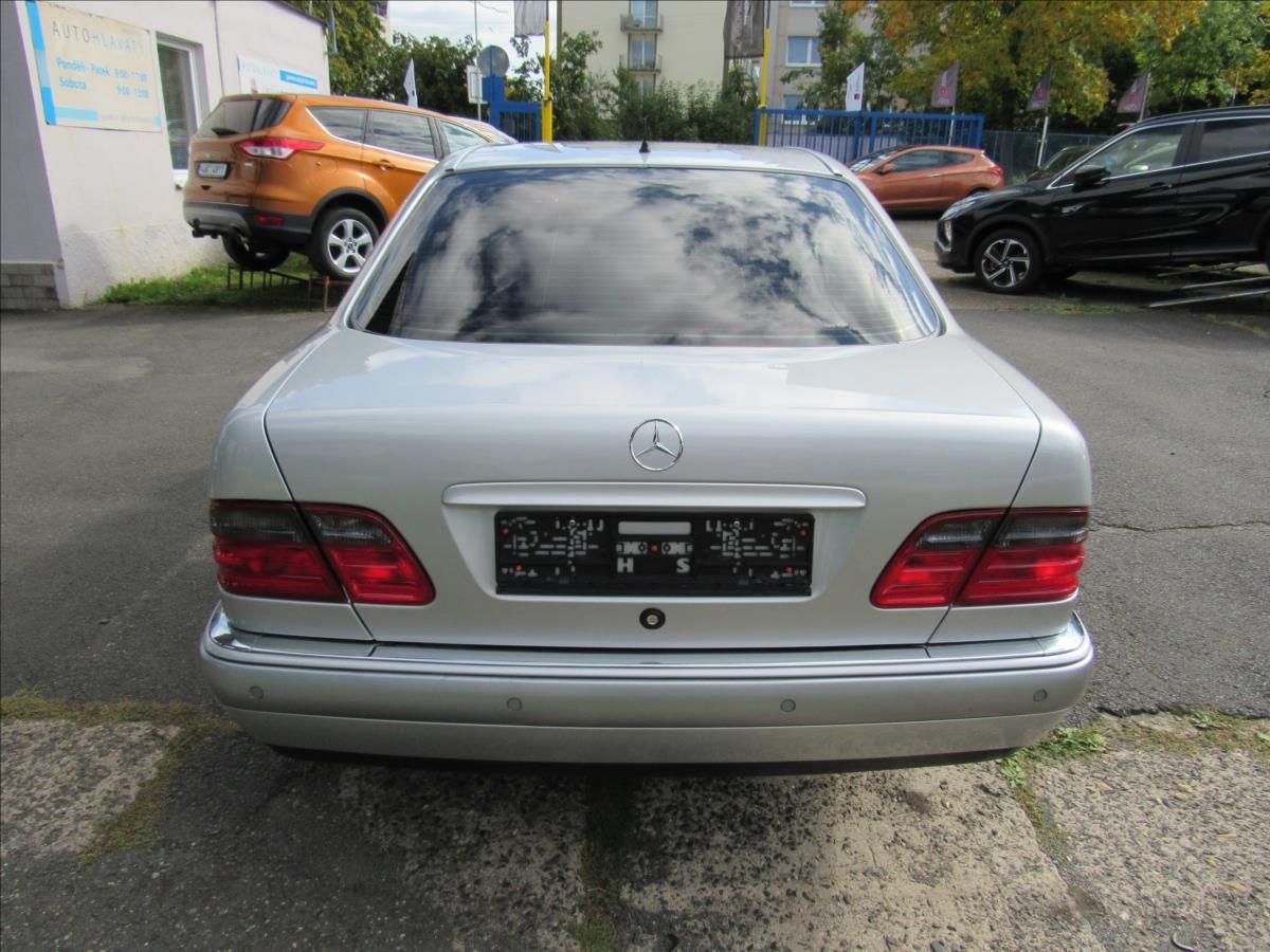 Mercedes-Benz Třídy E, 3,2 E 320 Elegance Automat - fotka 5