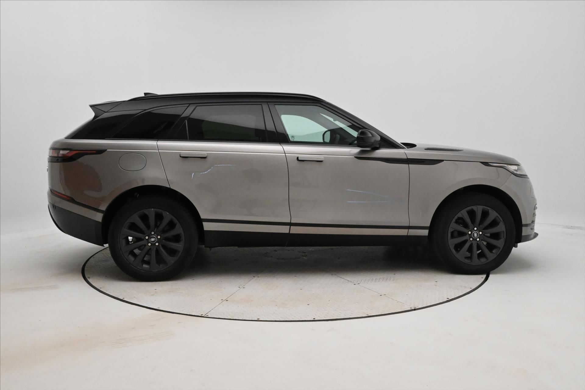Land Rover Range Rover Velar, 2,0 D200 150 kW R-Dynamic AWD - fotka 4