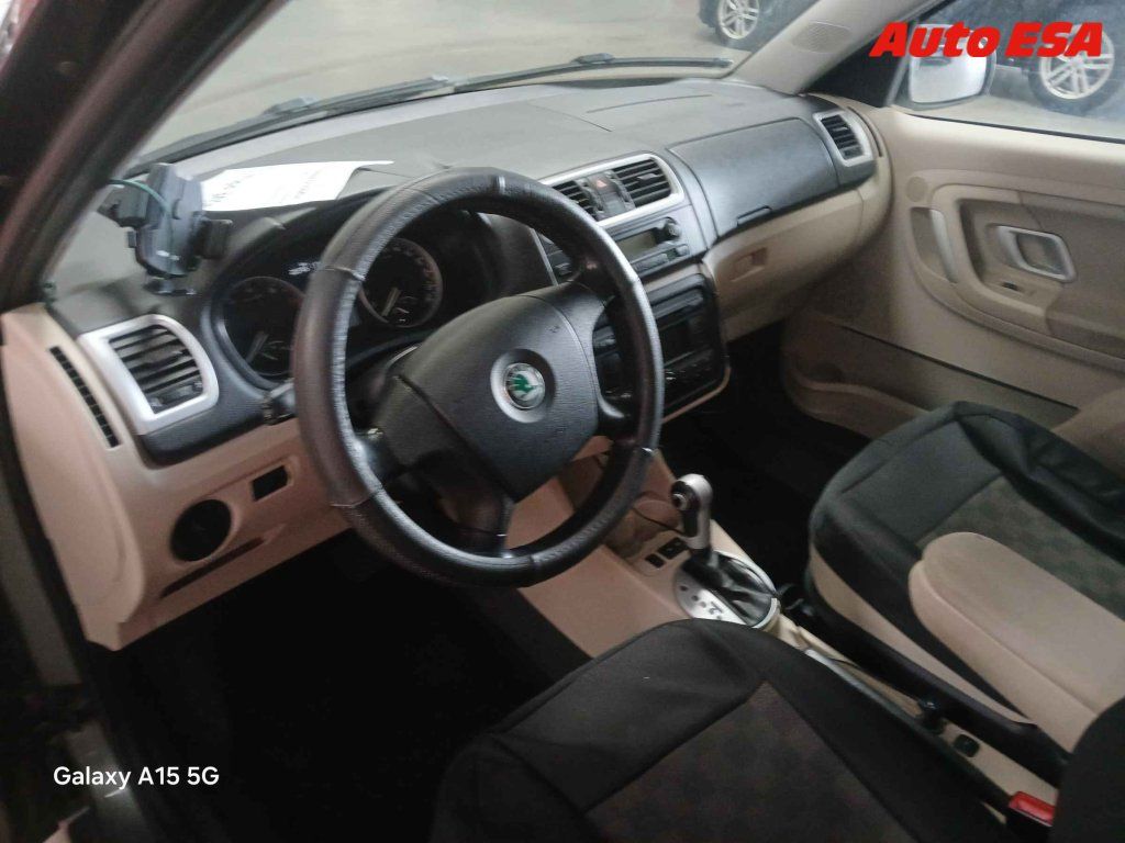 Škoda Roomster, 1.6 16V,2.maj,AT - fotka 3