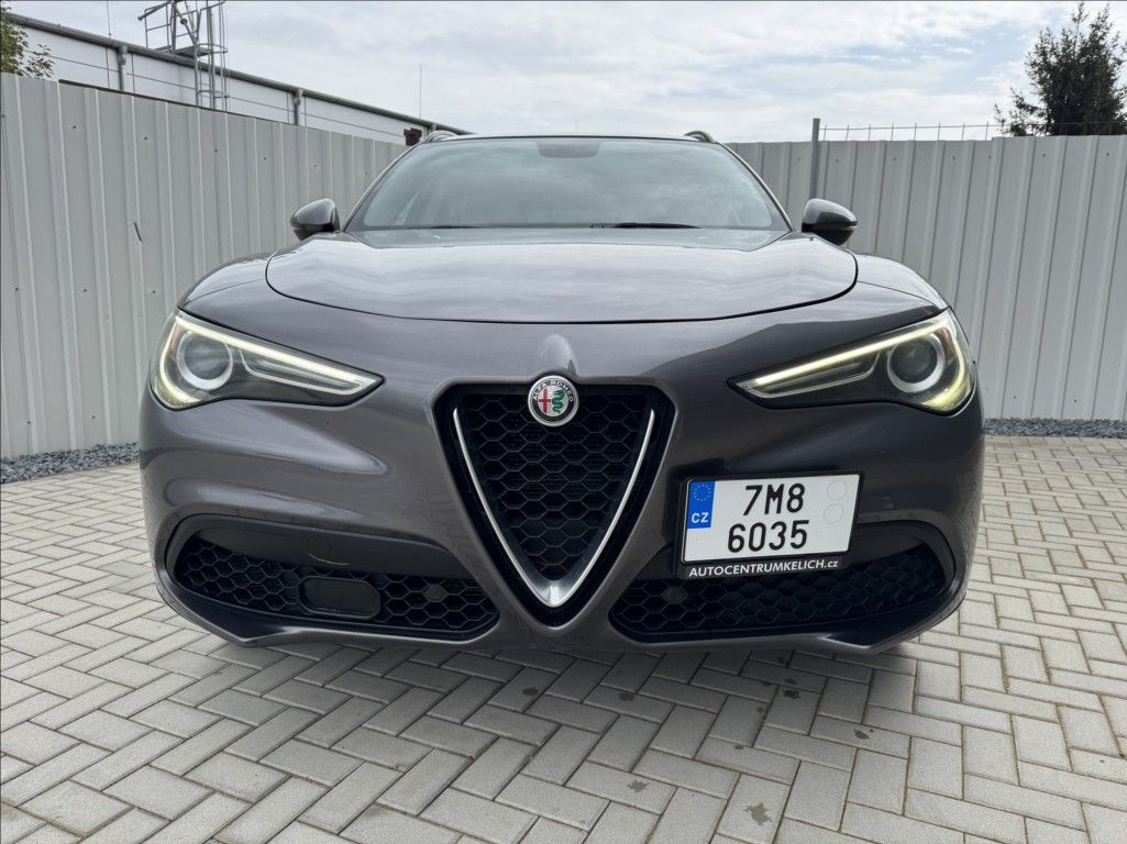 Alfa Romeo Stelvio, 2,0 T 206kW Q4 AT8 ZF 4X4 - fotka 2