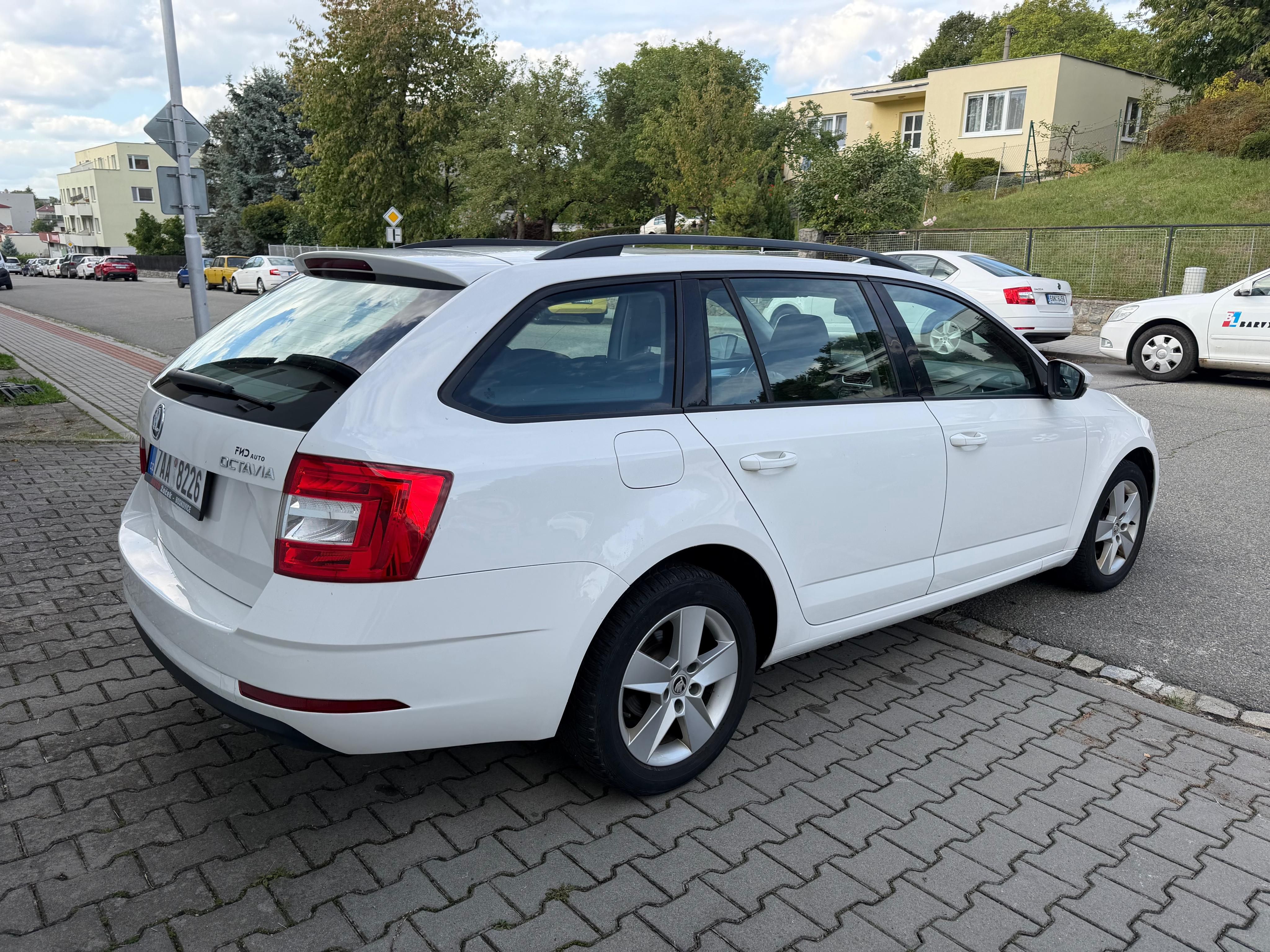 Škoda Octavia, 1.6tdi,158tkm,vyhrev - fotka 4