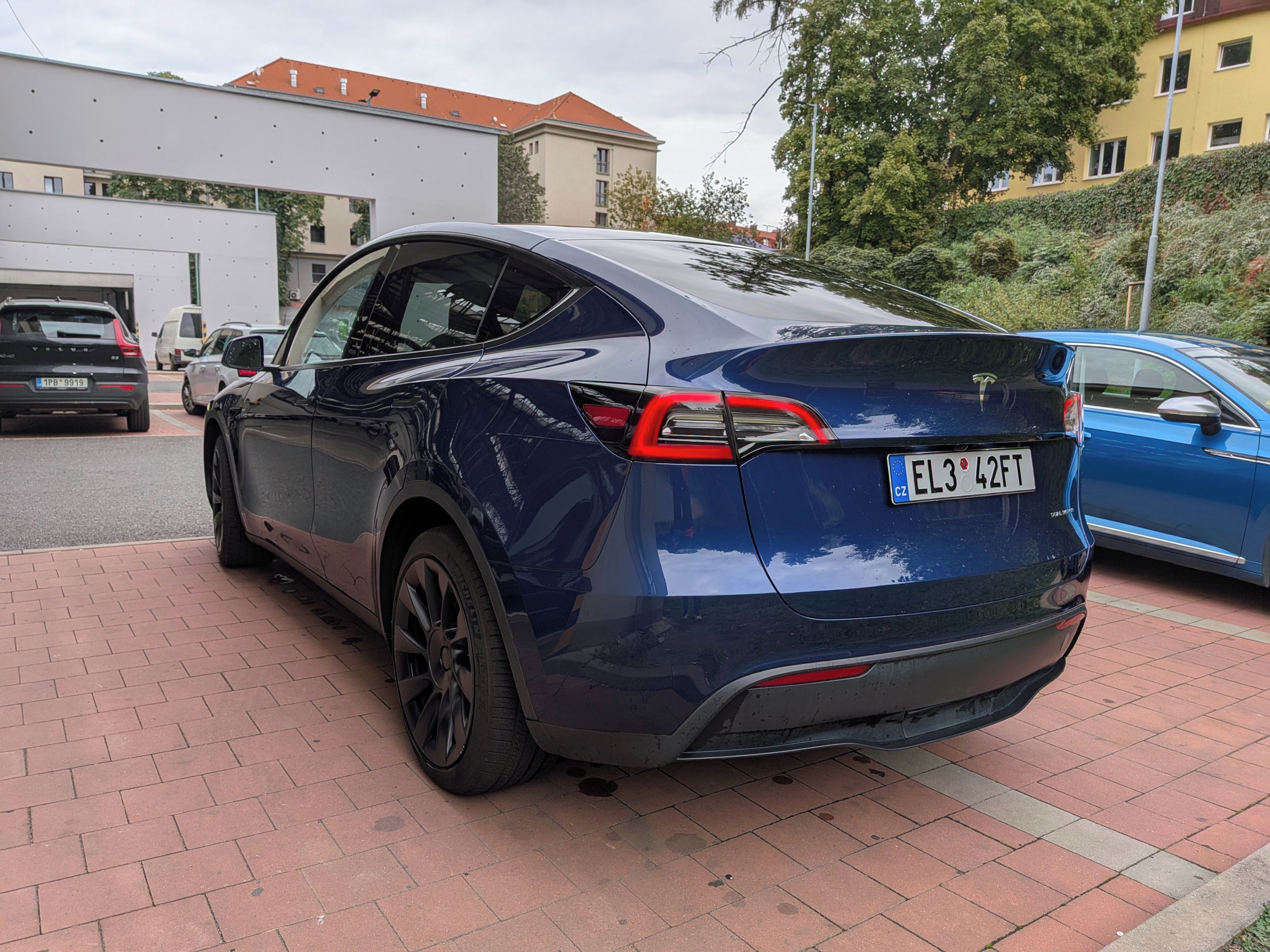 Tesla Model Y, AWD - fotka 4