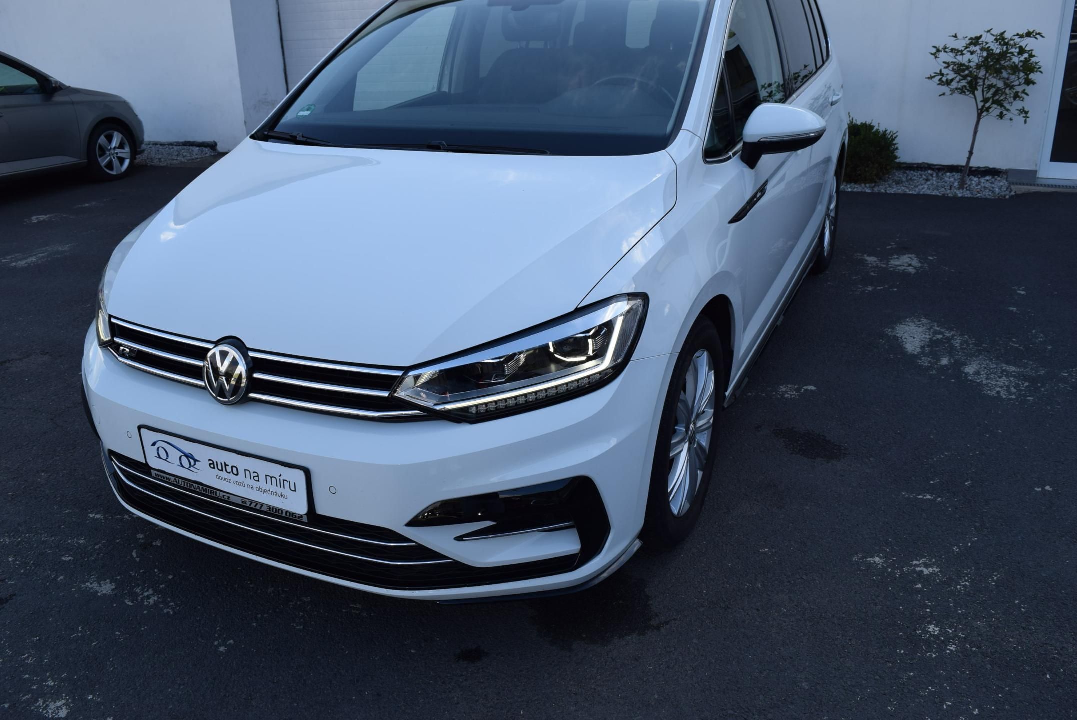 Volkswagen Touran, 1.4TSI 110kw R-line NAVI LED - fotka 2