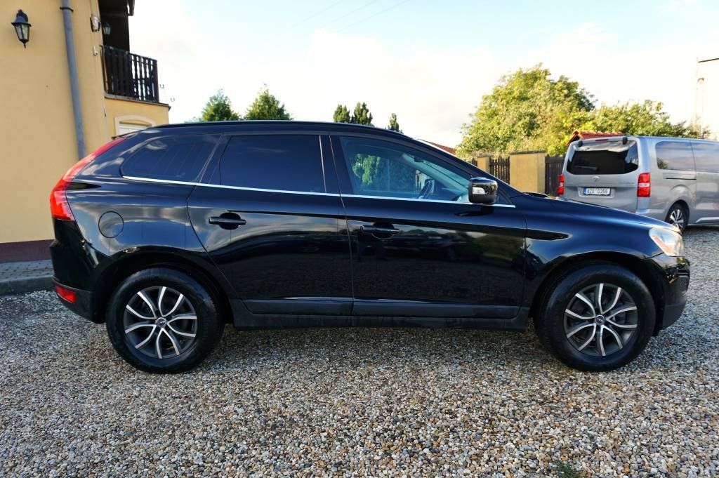 Volvo XC60, 2,0 D3 120 kW - fotka 3