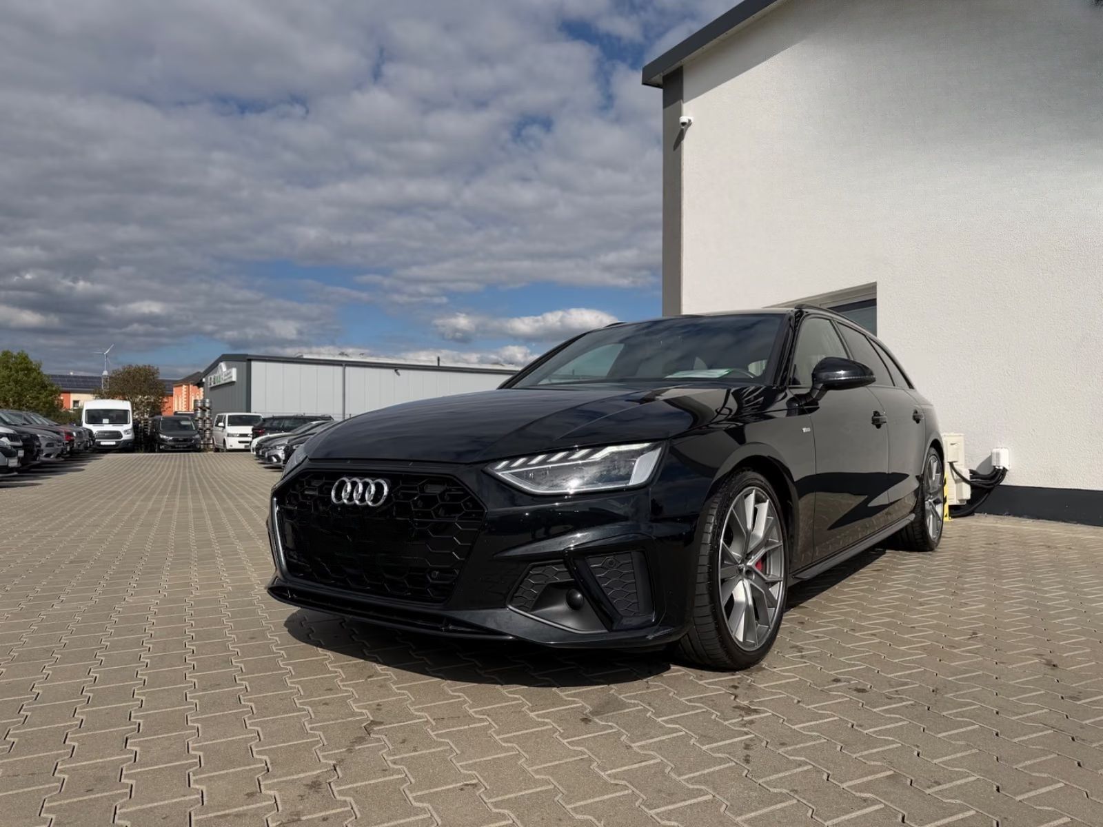 Audi A4, Avant 45 TFSI quattro S line