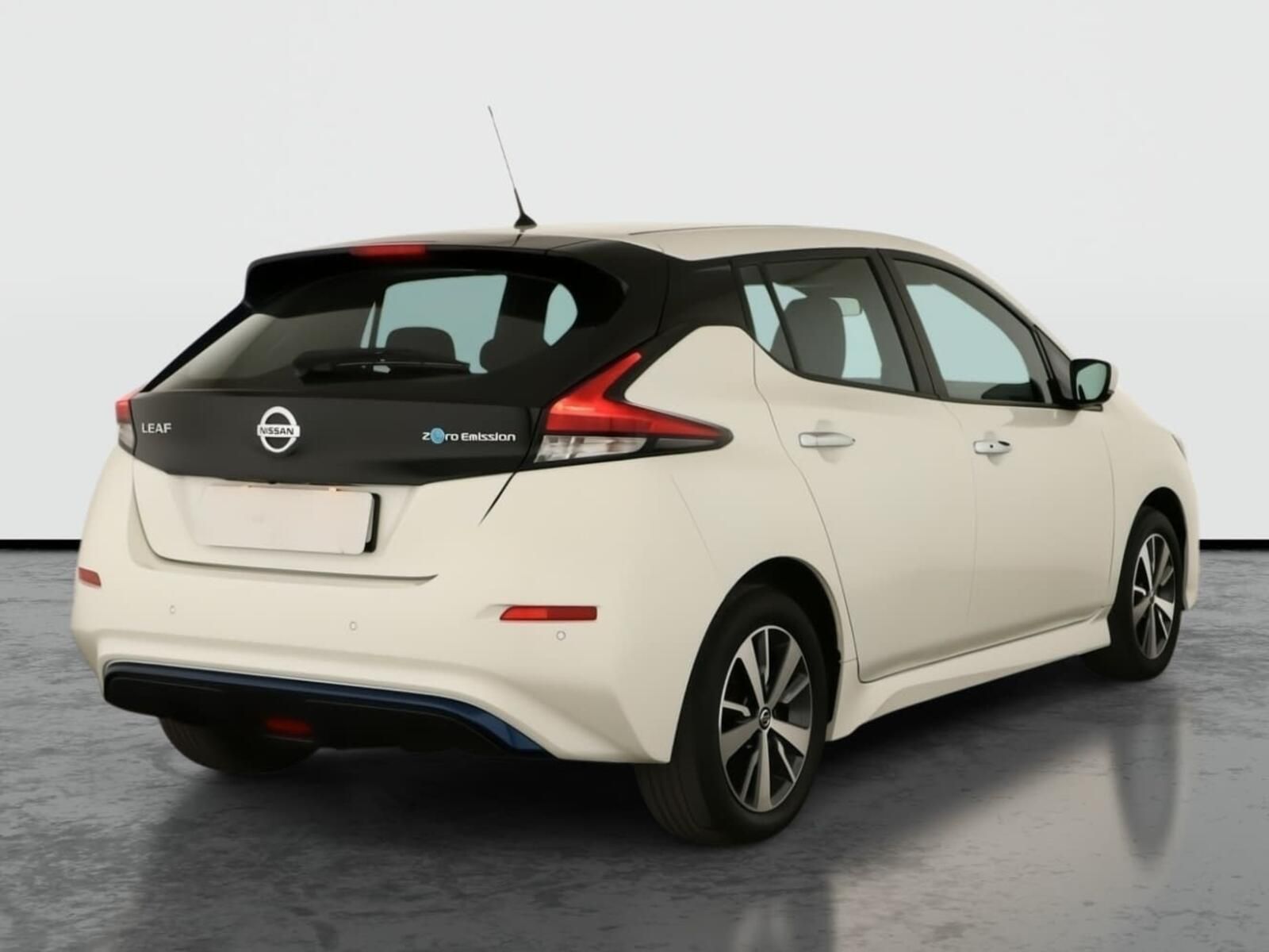 Nissan LEAF, 40 kWh, SoH 92%, Automat - fotka 5