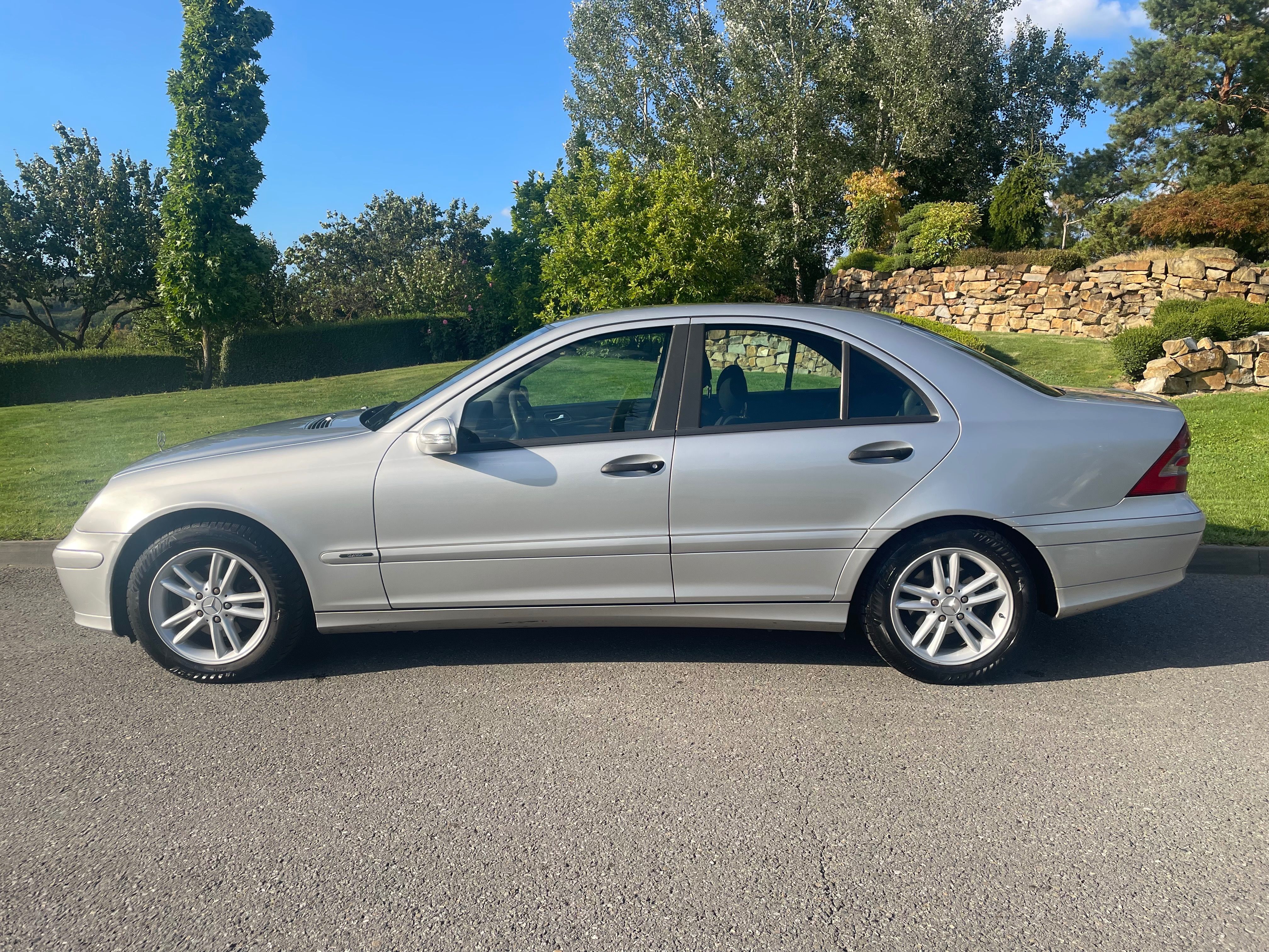 Mercedes-Benz Třídy C, 220CDI 90KW MAN - fotka 4
