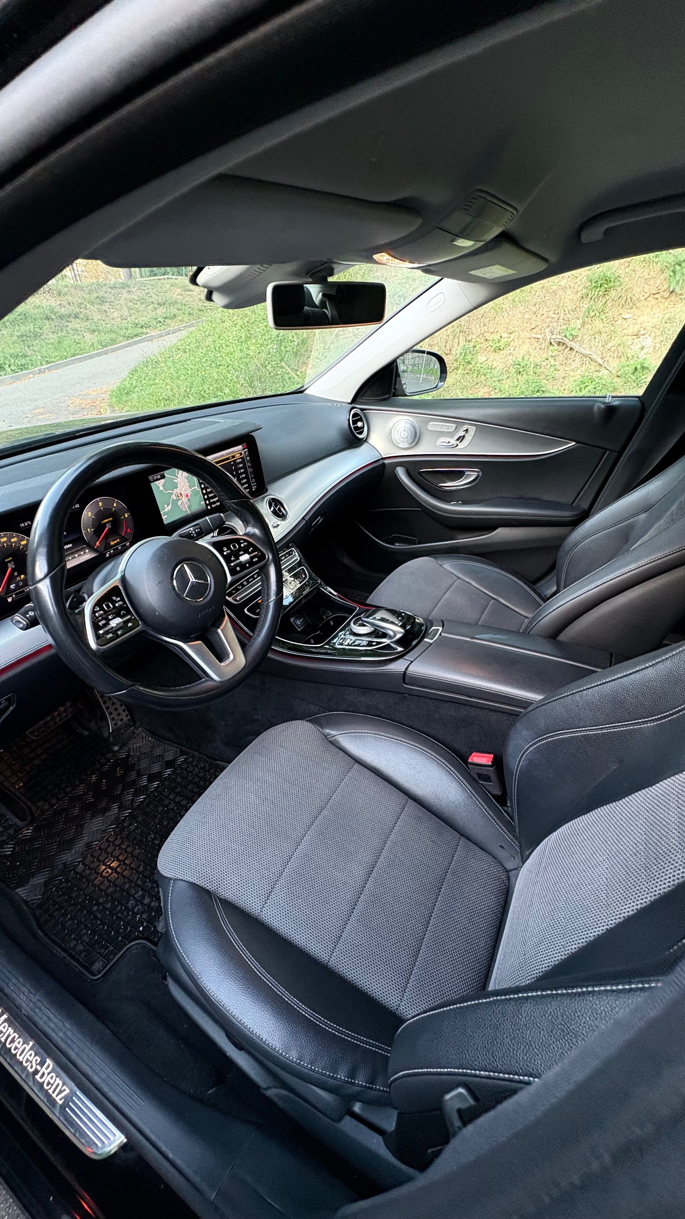 Mercedes-Benz Třídy E, 220 D 4MATIC - fotka 6