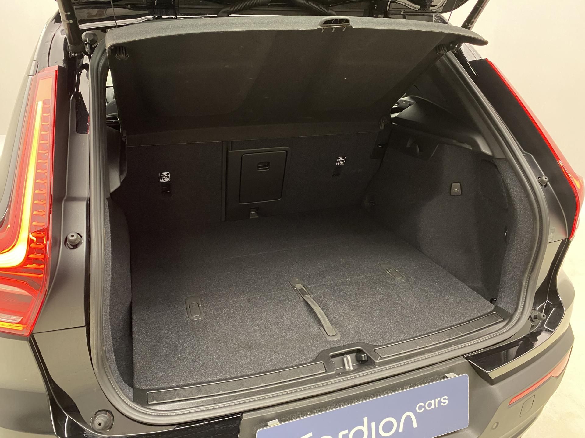 Volvo XC40, B3 AUT DARK PLUS - fotka 5