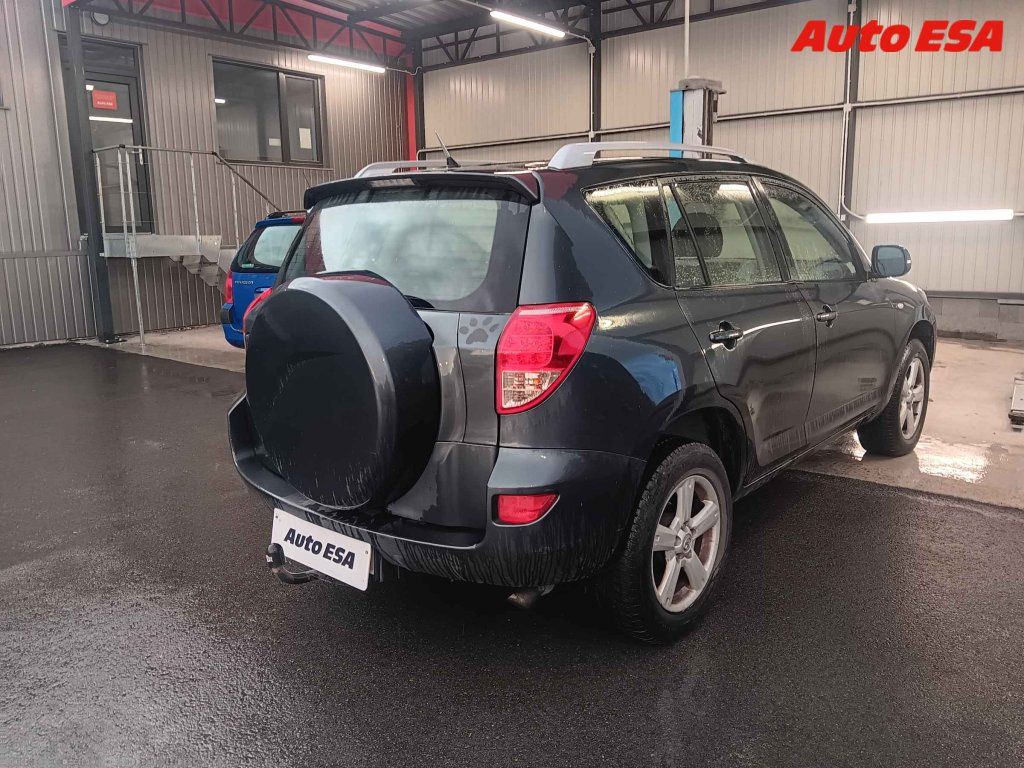 Toyota Rav4, 2.2 D4-D - fotka 2