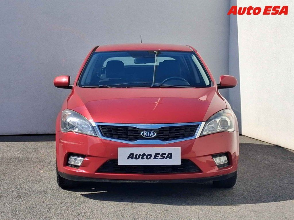 Kia Cee´d, 1.4 GDI,1.maj,ČR,AC - fotka 2
