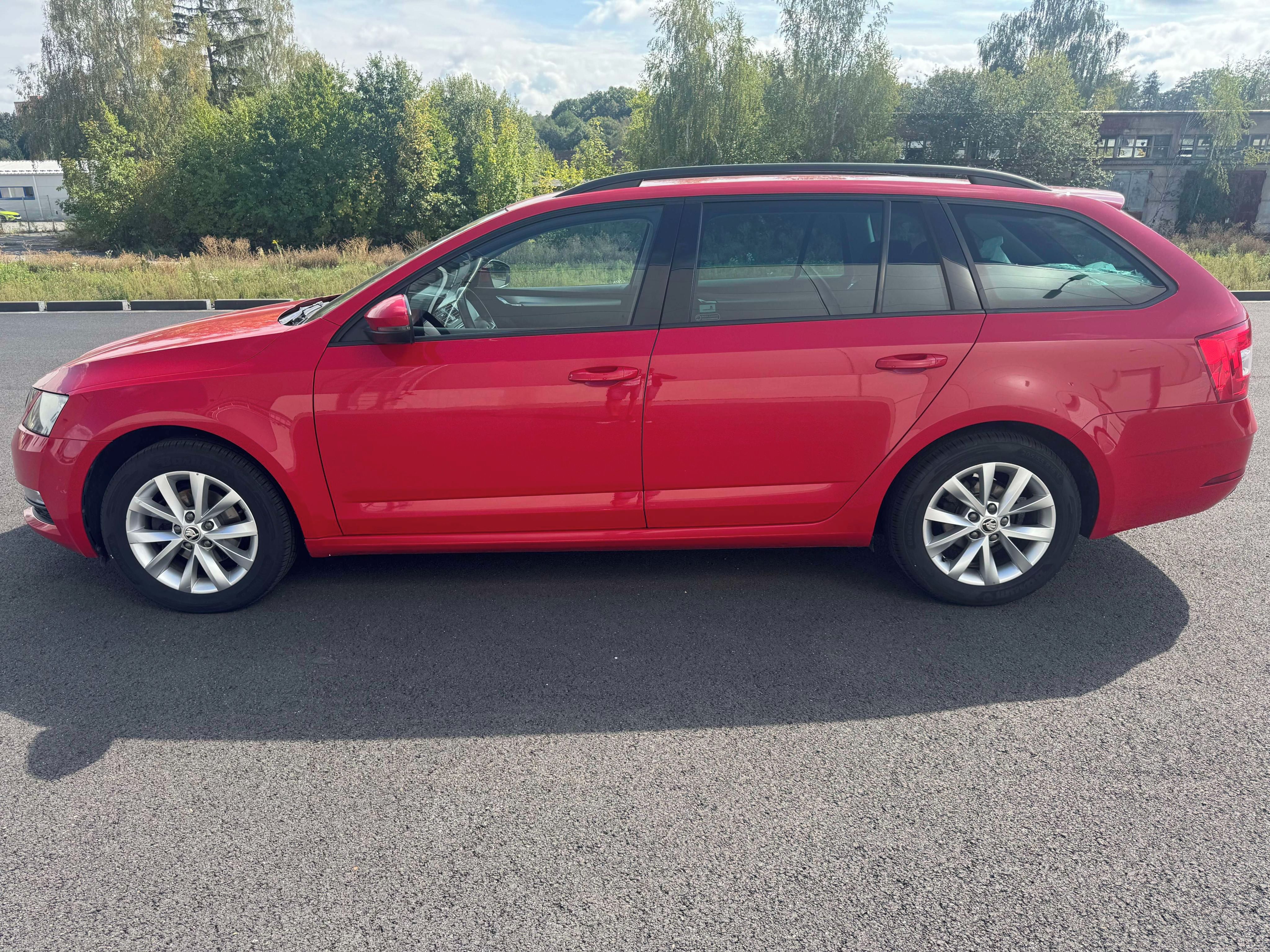 Škoda Octavia, 1.6TDI, Ambition,CZ 1. majitel - fotka 2