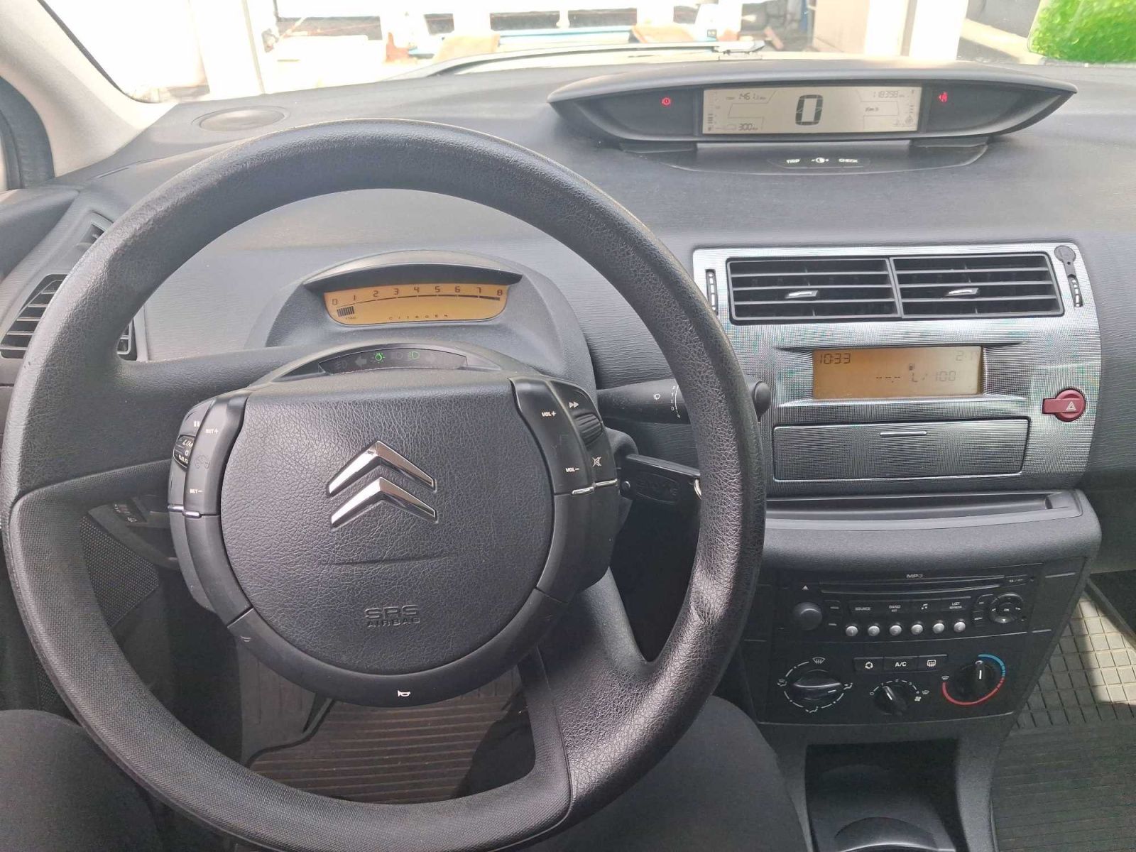Citroën C4, 1.4 16V, po STK, rezervace - fotka 3