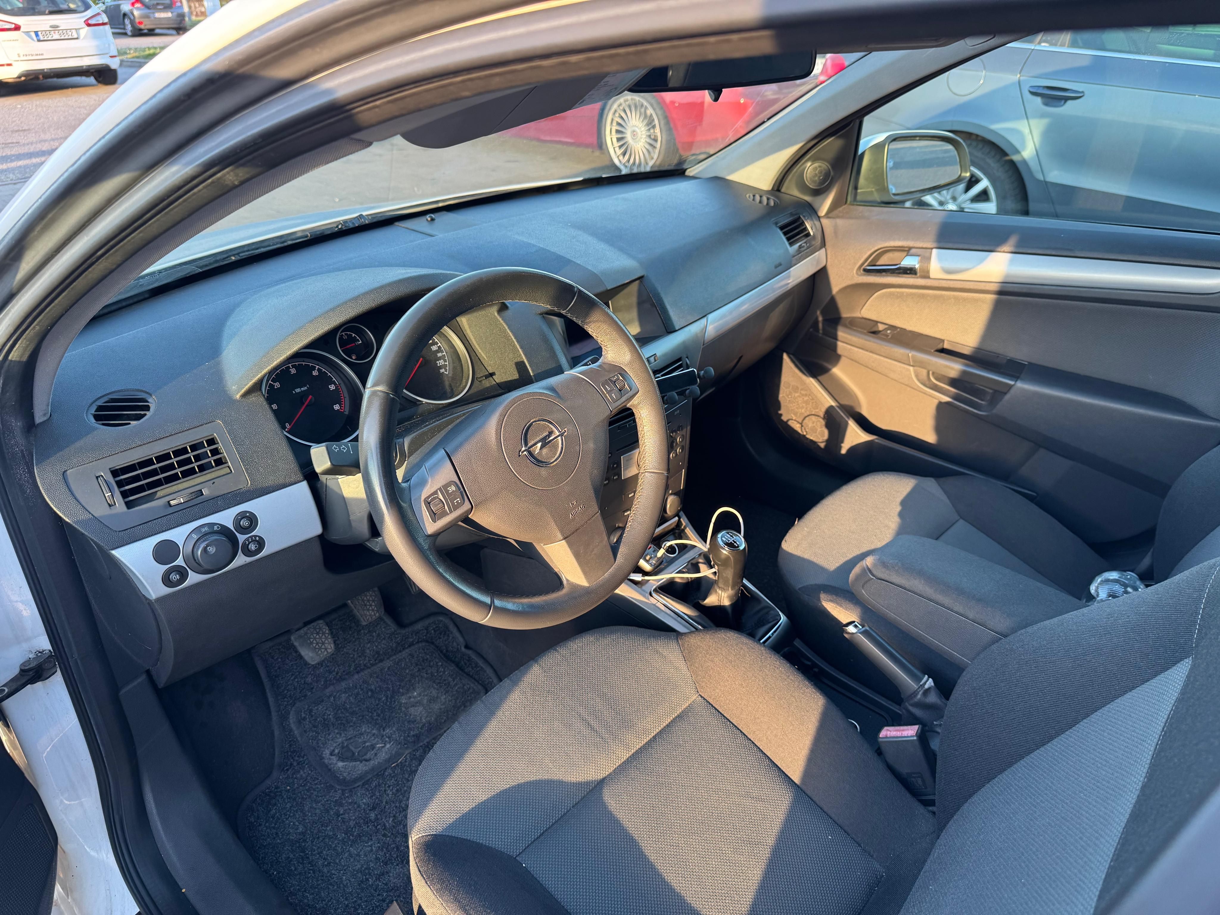 Opel Astra, 1,7 CDTI 74kw - fotka 5