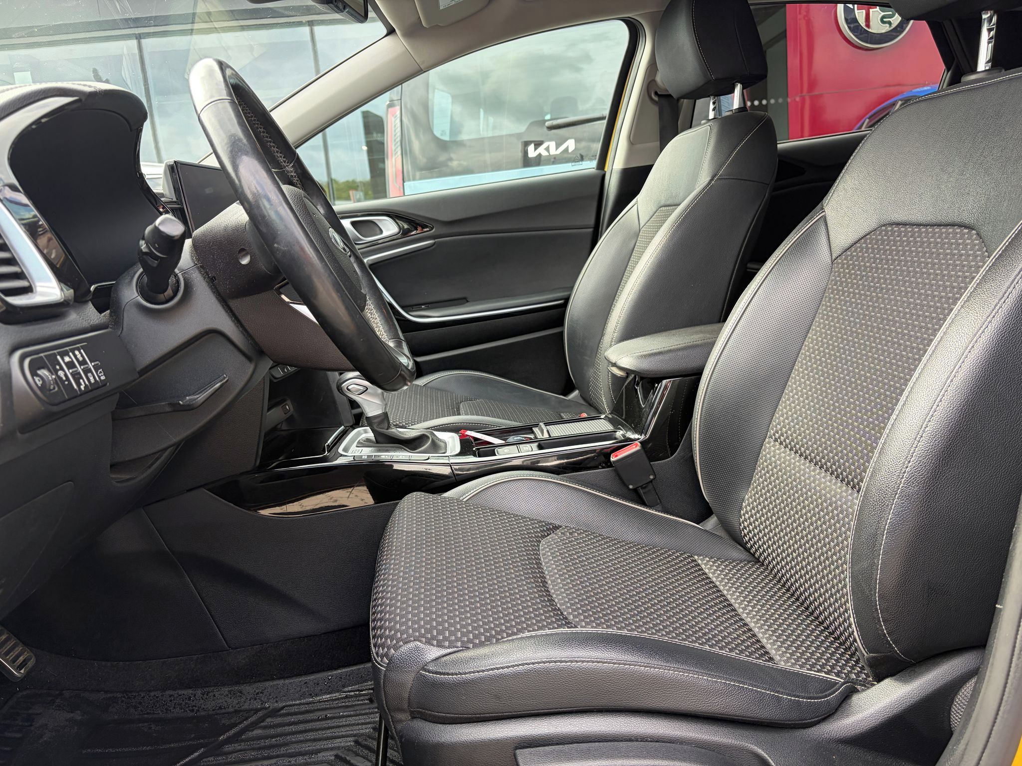 Kia XCee´d, 1.6 CRDi 100kW MHEV 7DCT - fotka 6