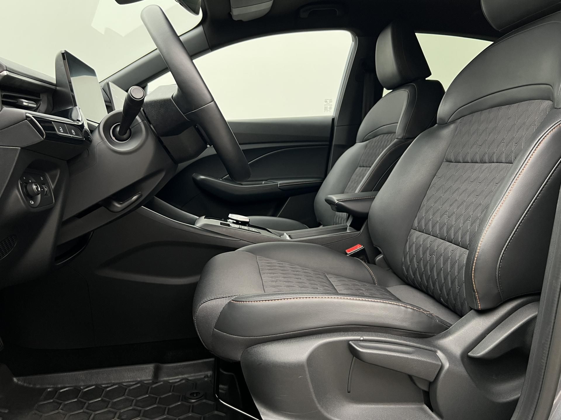 MG MG3, EXCLUSIVE HYBRID+ AUT CZ 1.maj - fotka 3