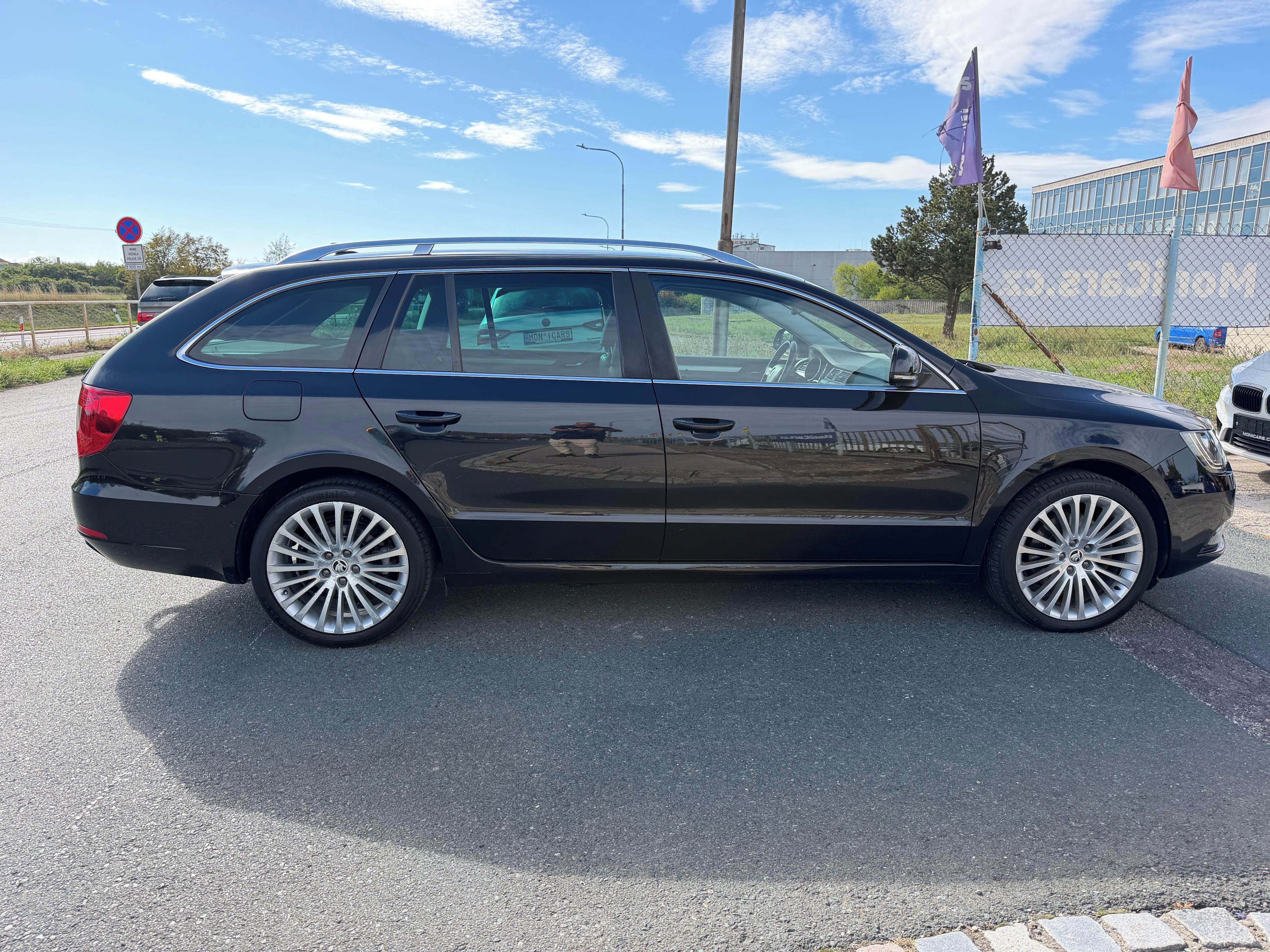 Škoda Superb, 2.0 TDi 125kW DSG, TAŽNÉ - fotka 4