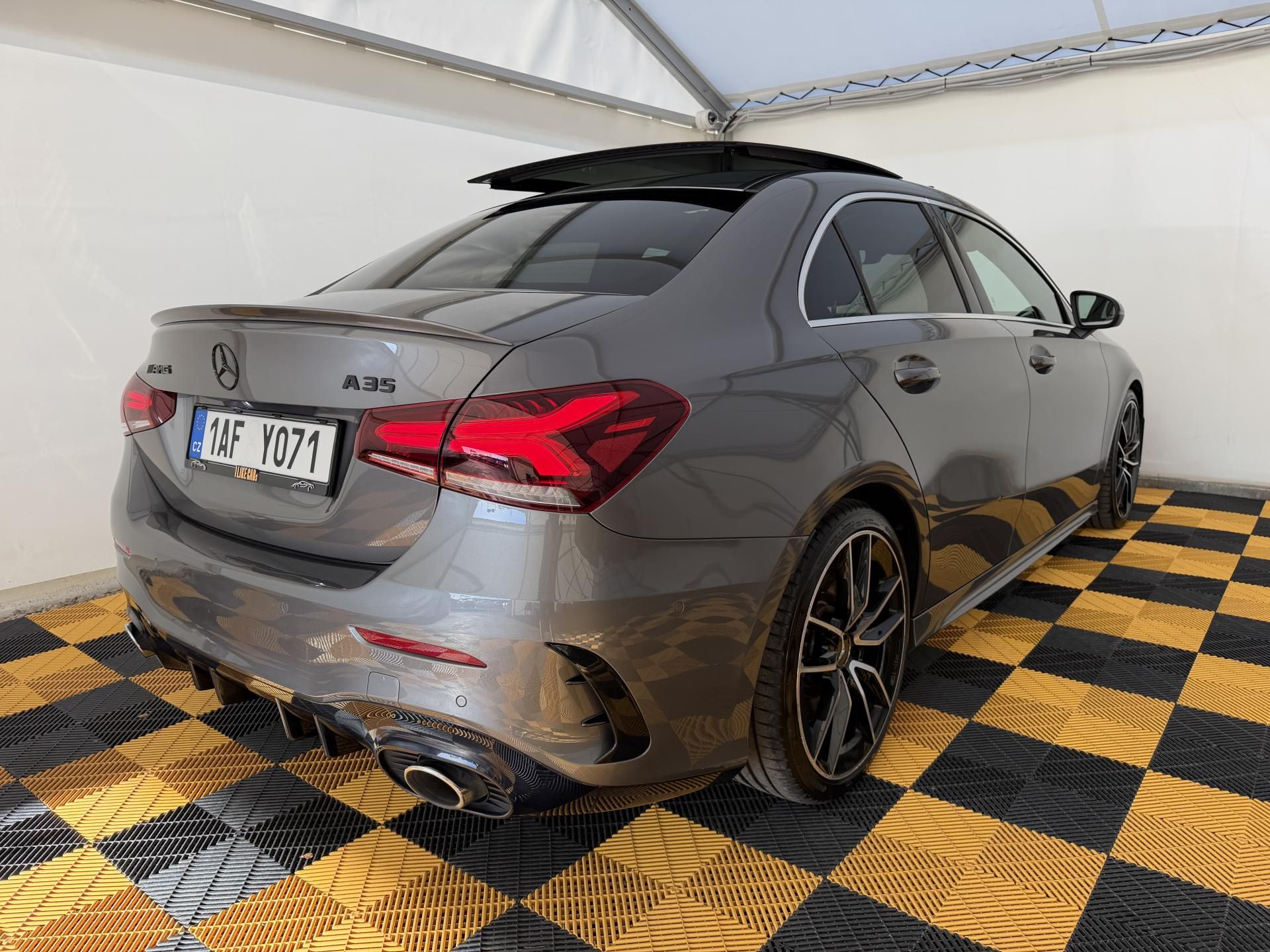 Mercedes-Benz Třídy A, A35AMG*225kw*4x4*Panorama* - fotka 5