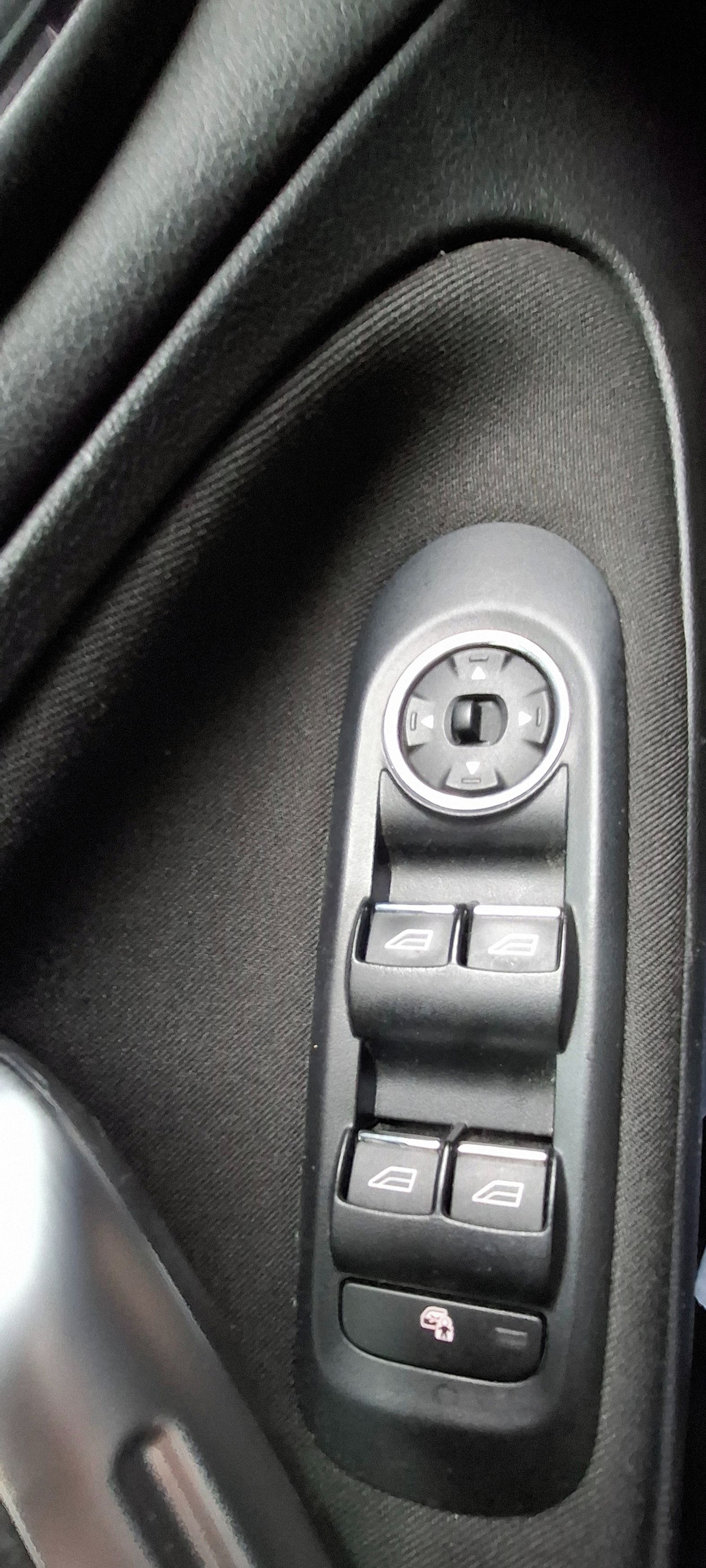 Ford S-MAX, 2.0 TDI, 103 kW - fotka 5