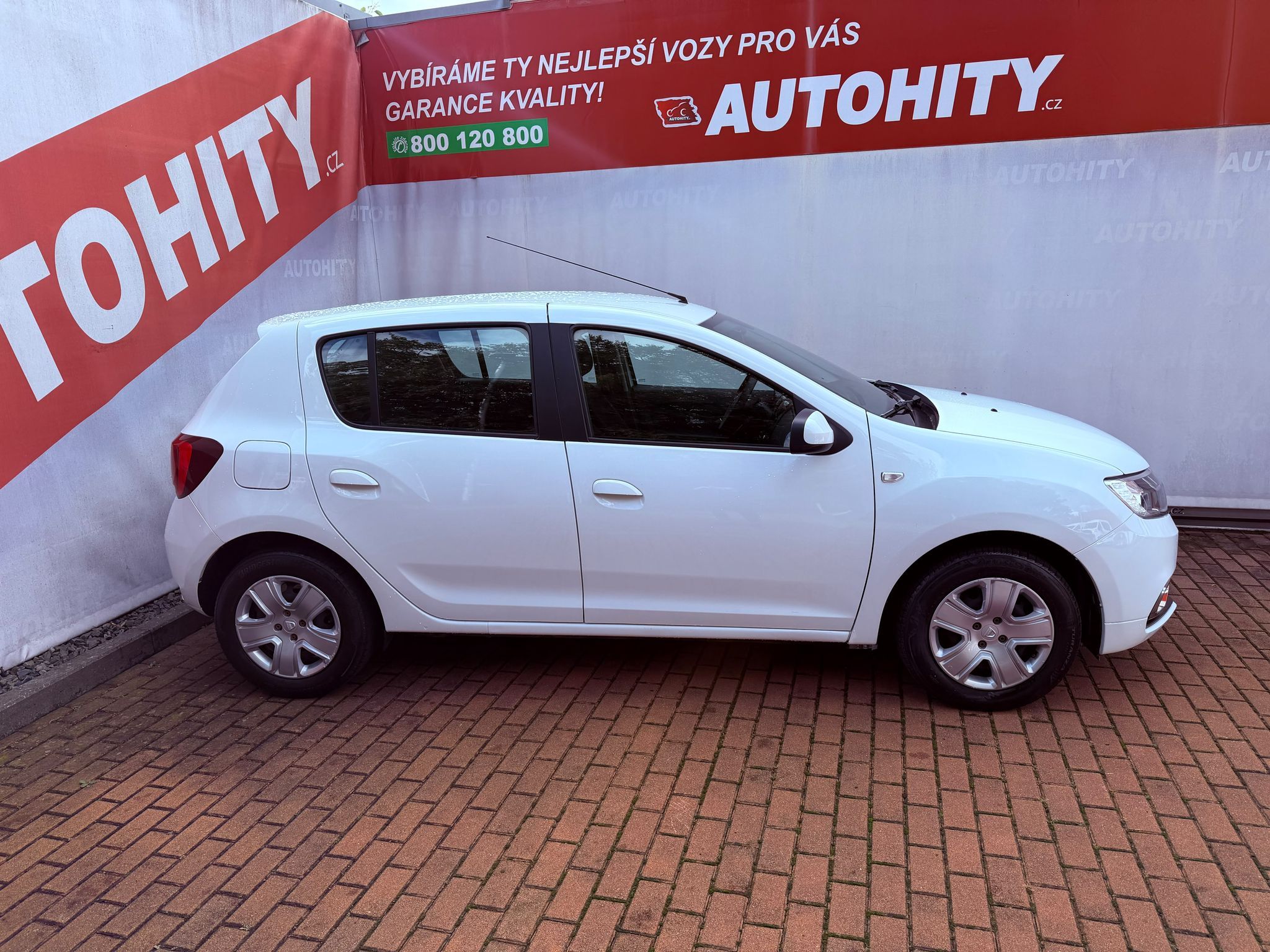 Dacia Sandero, 1.0 SCe Access, ČR, 1.Maj - fotka 5