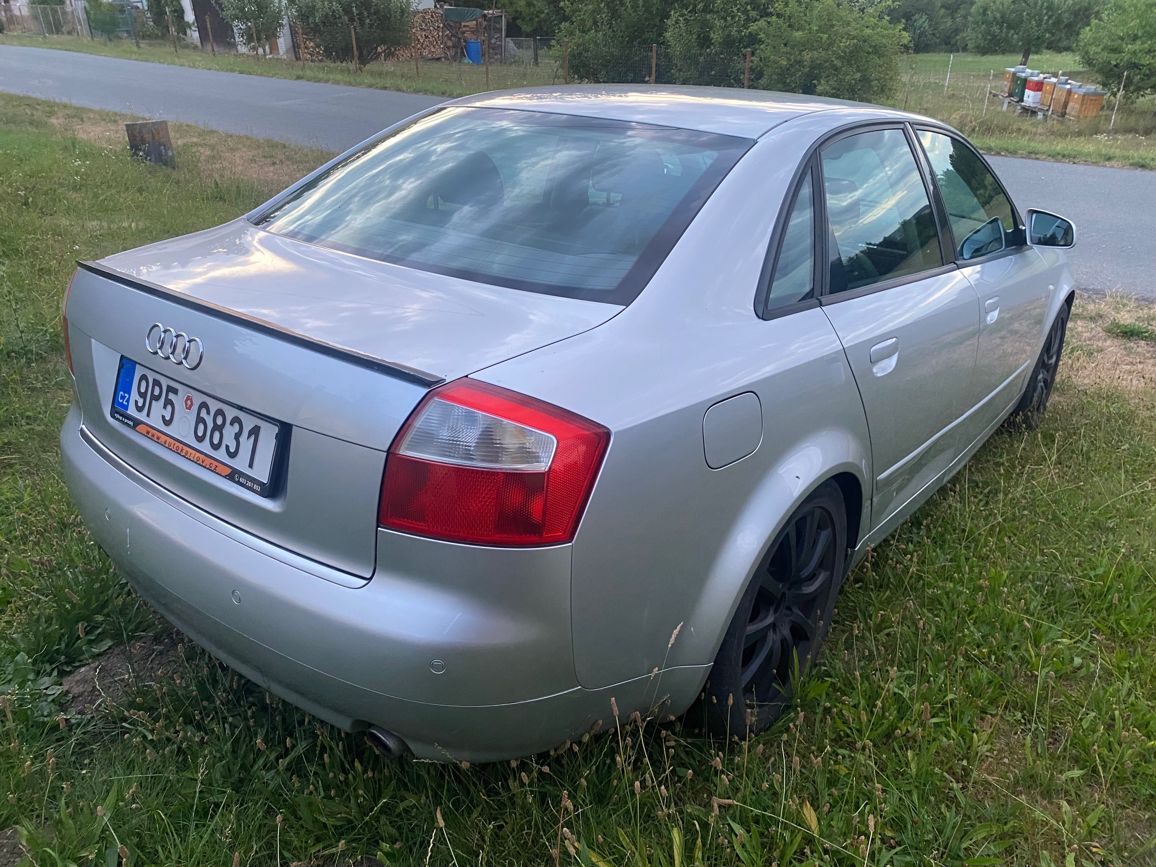 Audi A4, 2.4i, V6 benzin - fotka 3