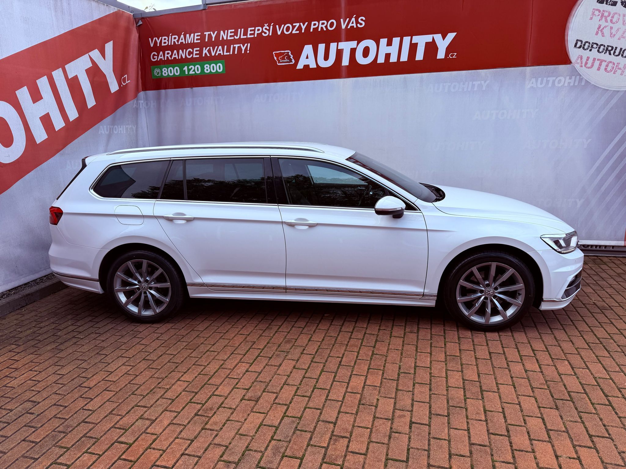 Volkswagen Passat, 2.0 TDi DSG R-Line, ČR - fotka 5