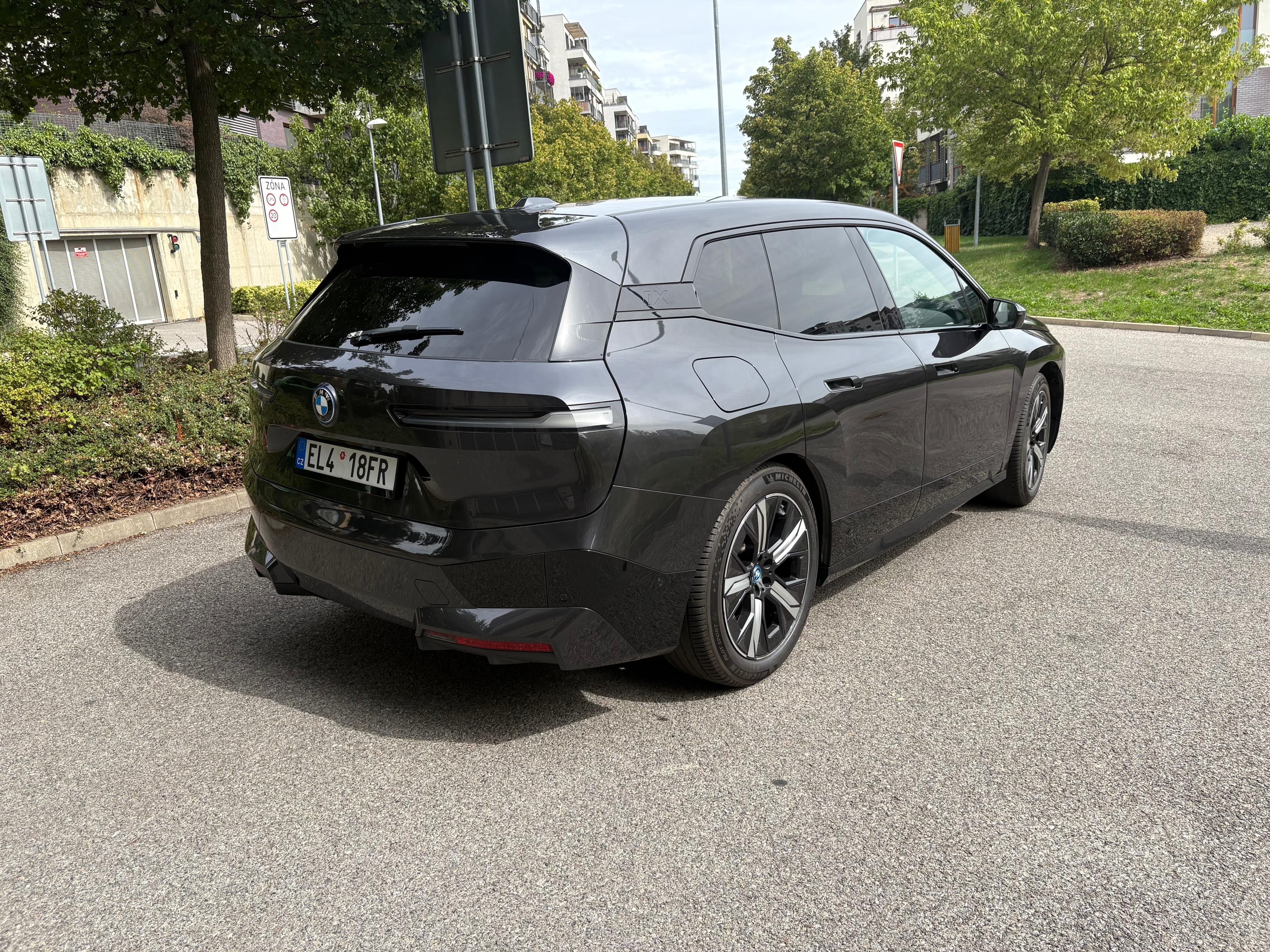 BMW iX, xDrive40 71 kWh TOPSTAV - fotka 4