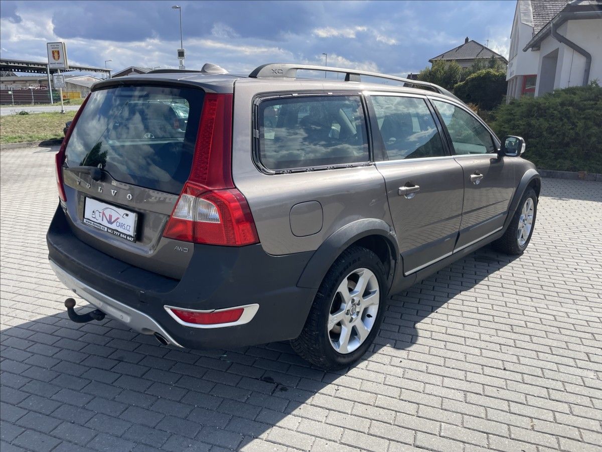 Volvo XC70, 2,4 D5 151kw AWD Geartronic Mo - fotka 4