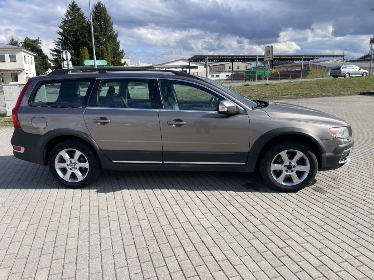 Volvo XC70, 2,4 D5 151kw AWD Geartronic Mo - fotka 5