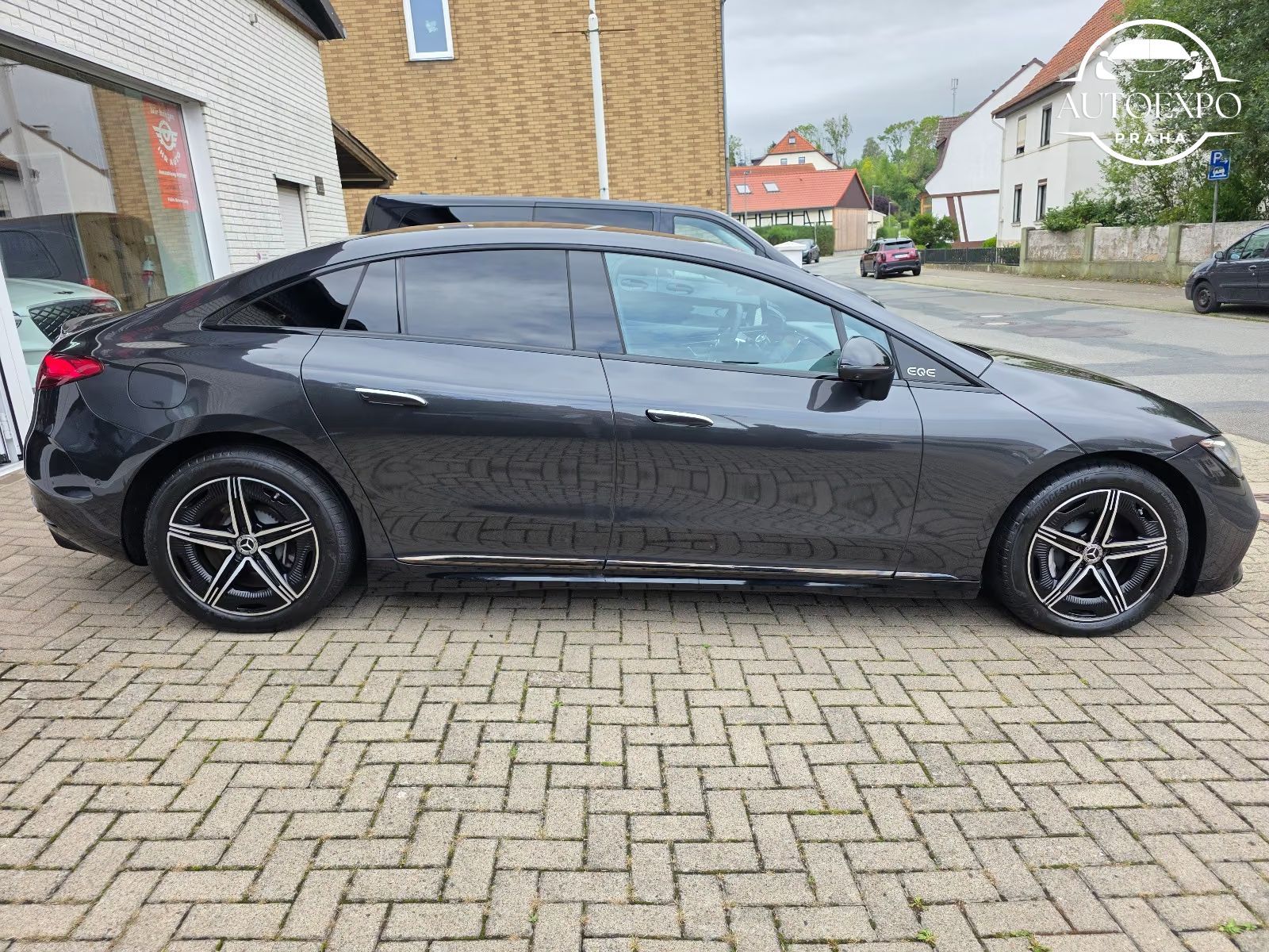 Mercedes-Benz EQE, 300 AMG Line - fotka 4