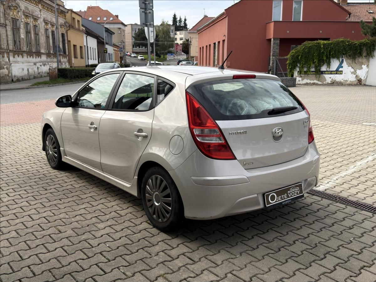 Hyundai i30, 1,4 MPi, MT  Trikolor Plus - fotka 5