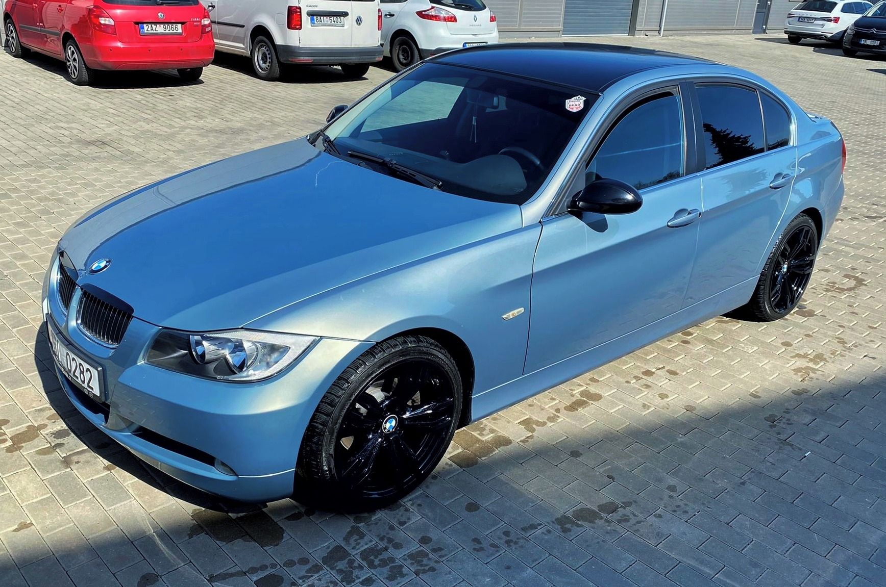 BMW Řada 3, 325i