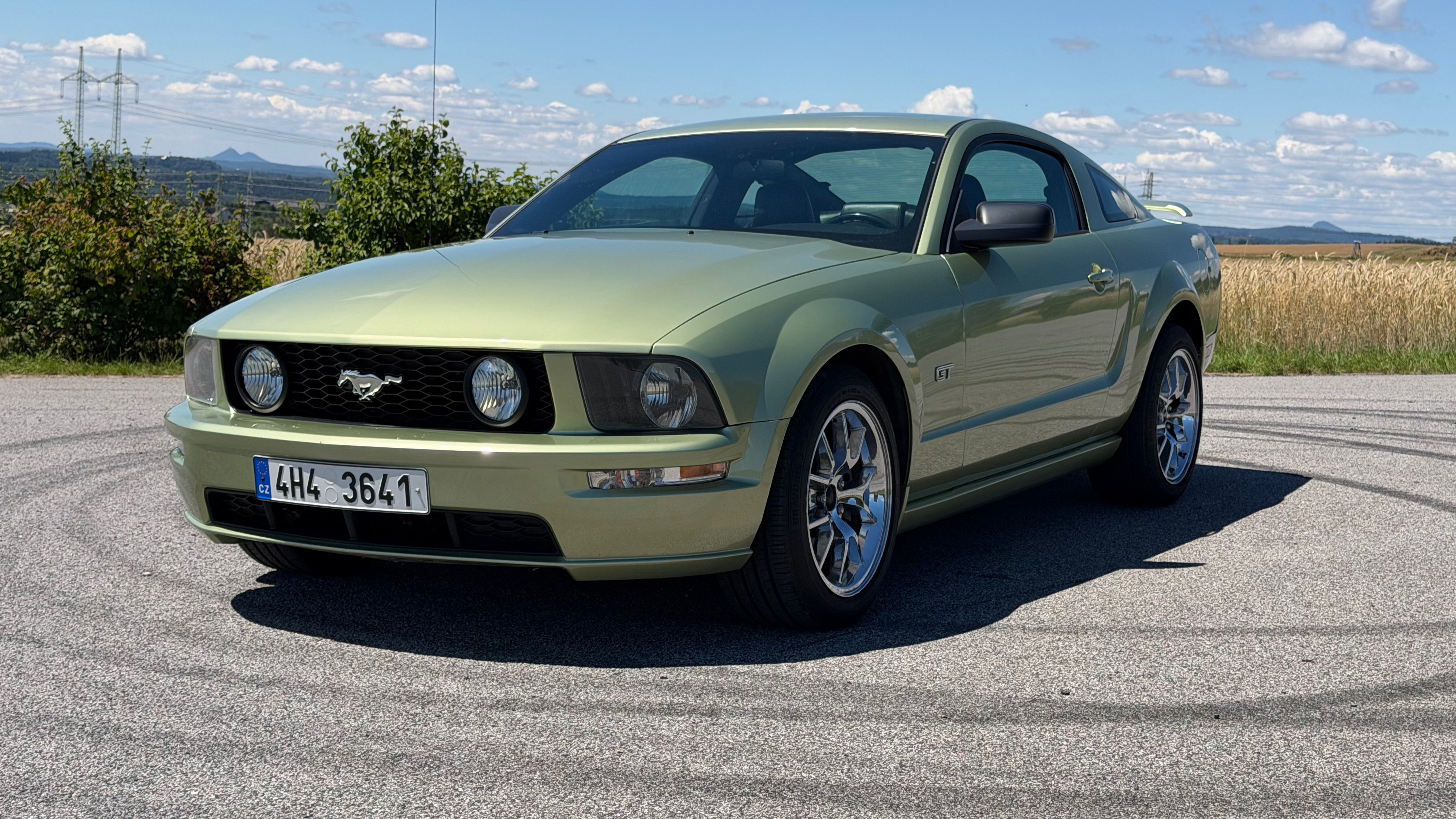 Ford Mustang, GT 4,6 V8 2005 Automat - fotka 2