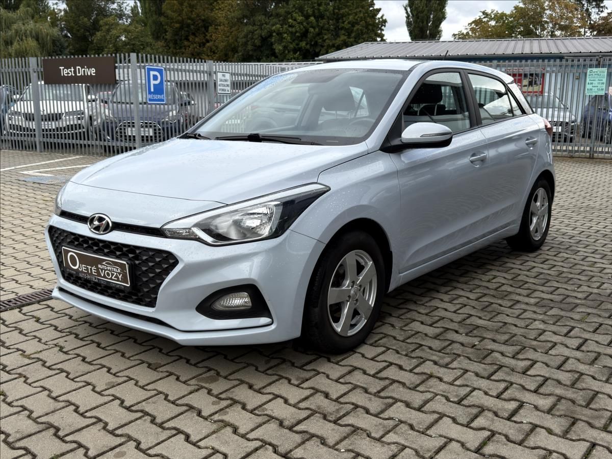 Hyundai i20, 1,3 i, MT  Classic Club - fotka 4