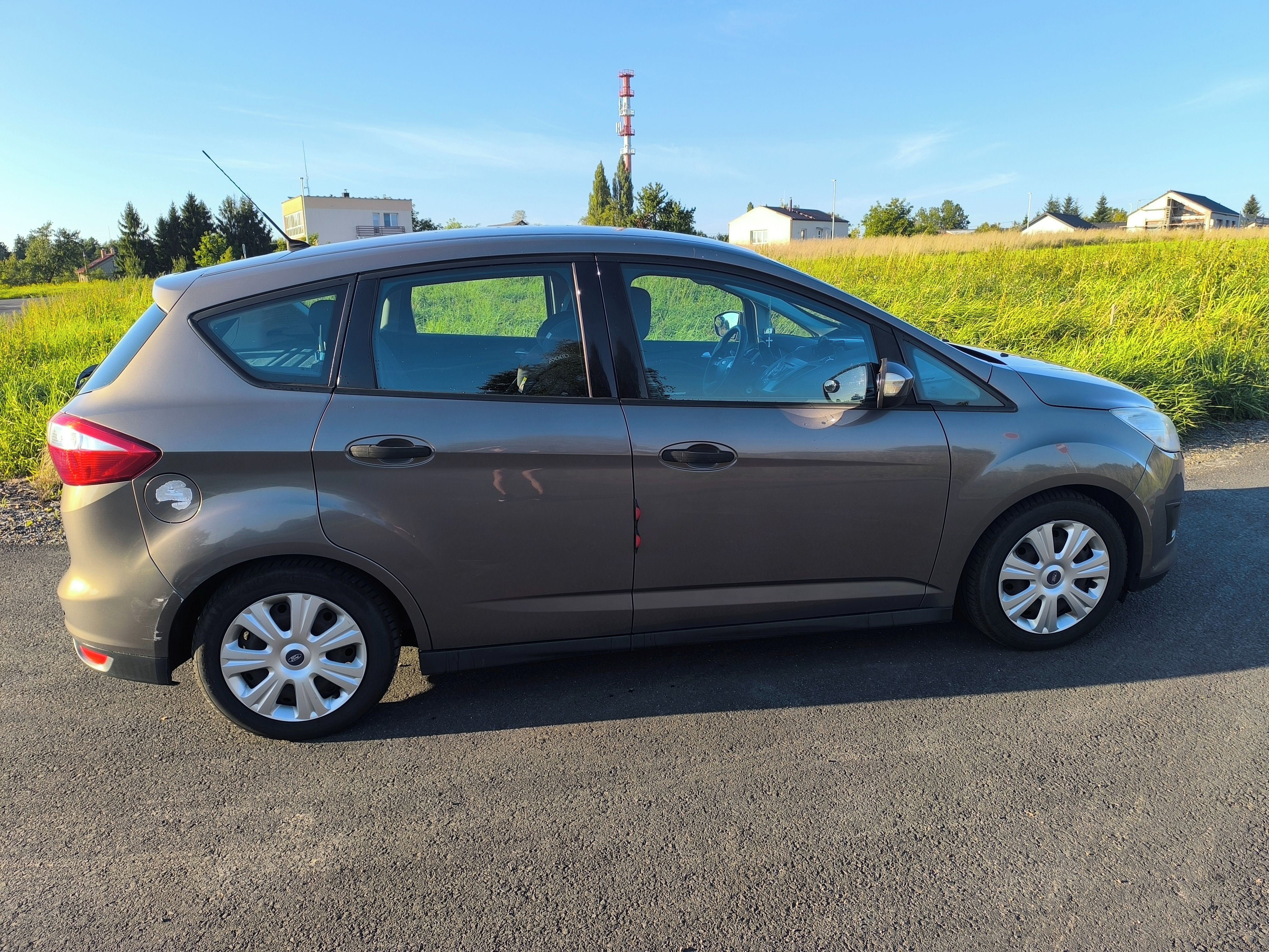 Ford C-MAX, 77kWk, tažné, 2 sady kol - fotka 3