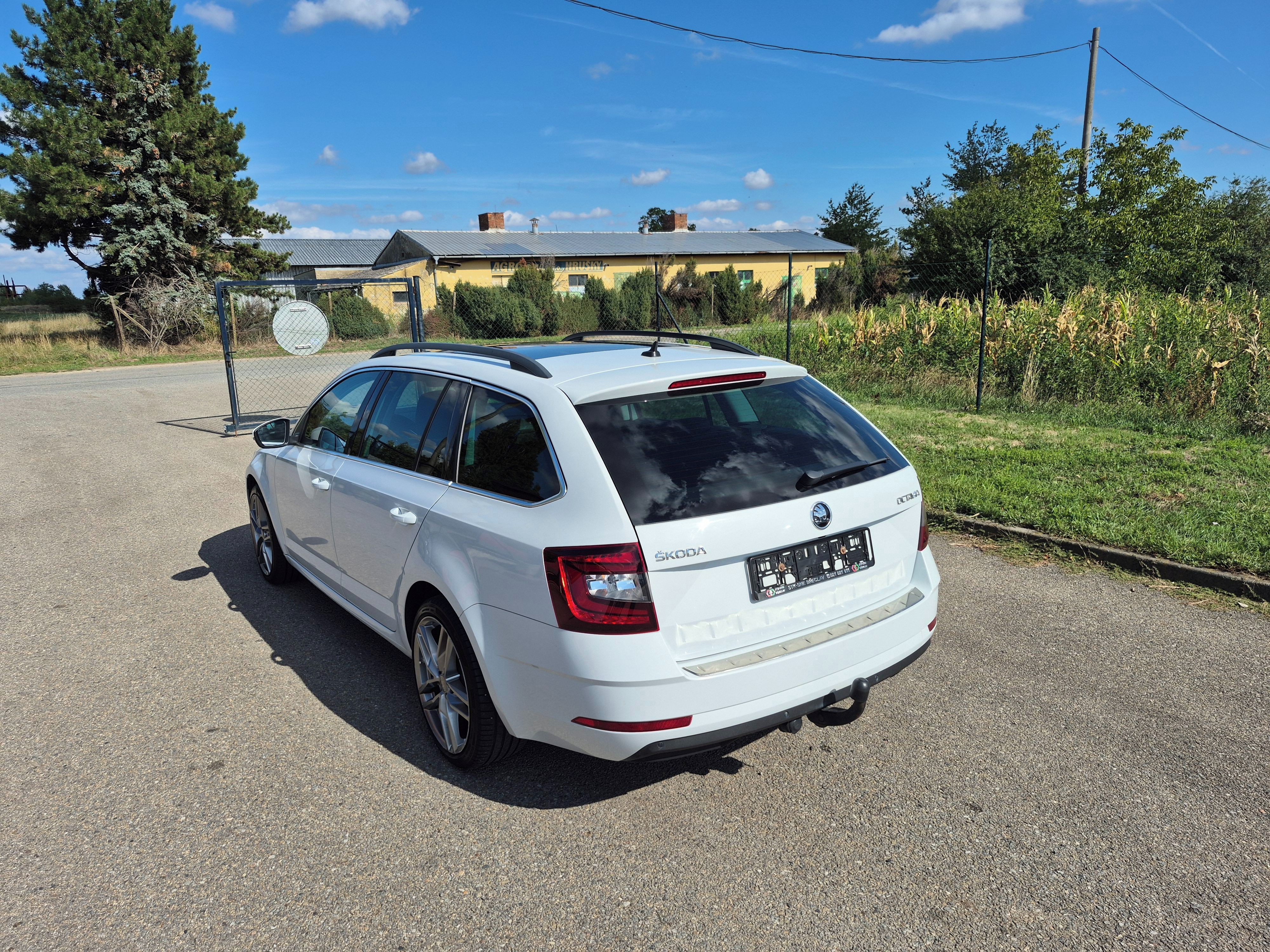 Škoda Octavia, 1,6TDI, 85kW, DSG, navigace - fotka 6