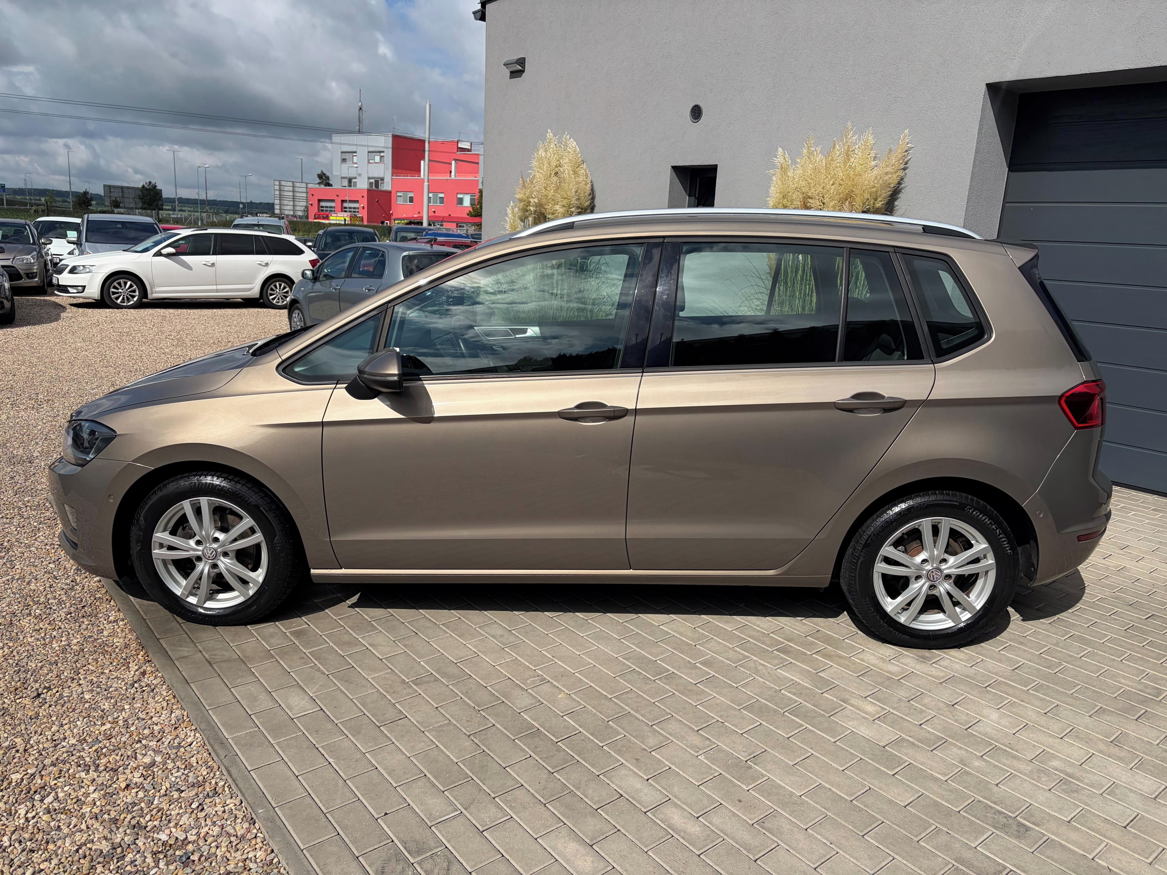Volkswagen Golf Sportsvan, 1.4 TSI 92kW, Senzory 360° - fotka 6