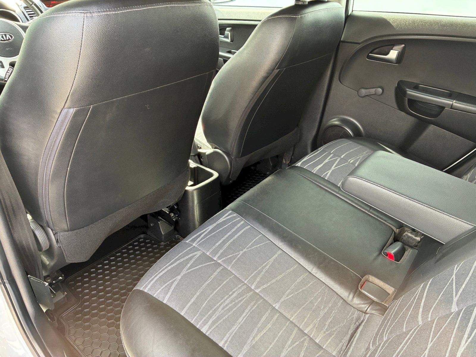 Kia Venga, 1,4 CVVT / 66 kW TOP - fotka 6