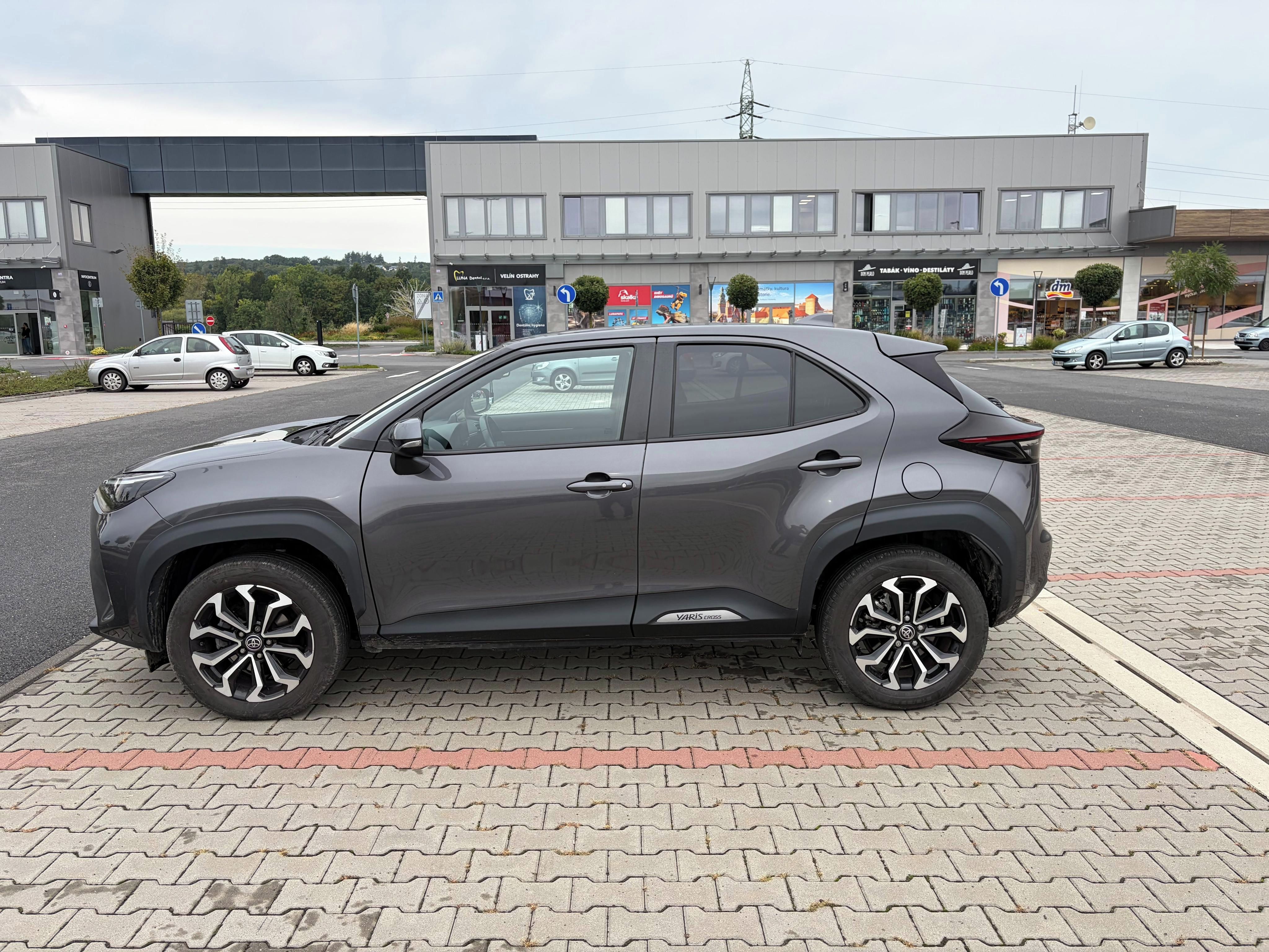 Toyota Yaris Cross, 1.5 VVTi ČR 1.maj. automat - fotka 6