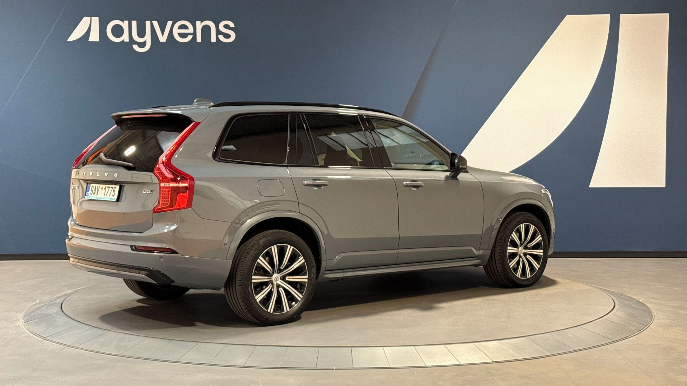 Volvo XC90, B5 AWD diesel Plus Dark Auto - fotka 2