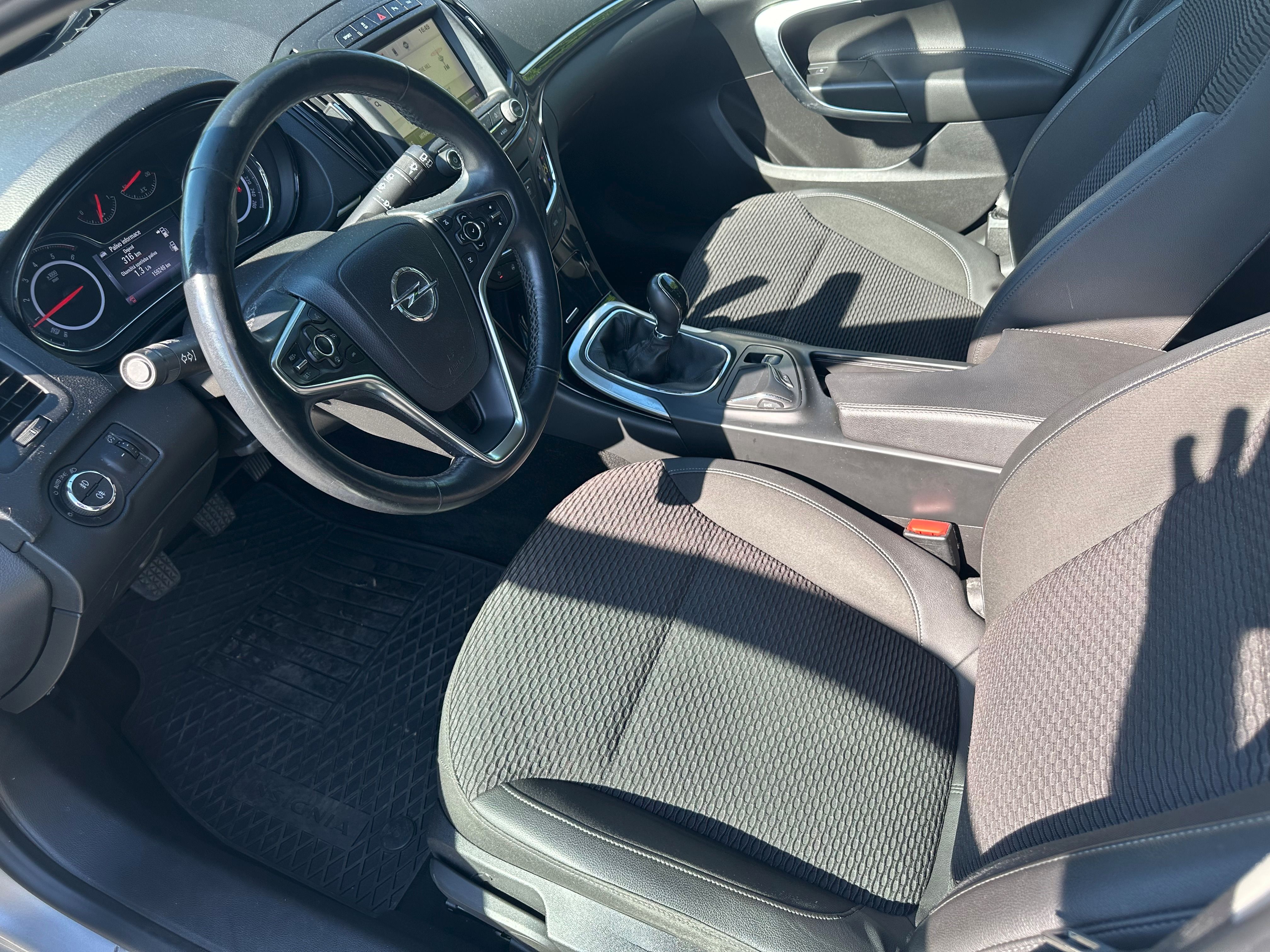 Opel Insignia, Sports Tourer 2,0 cdti 4X4 - fotka 6