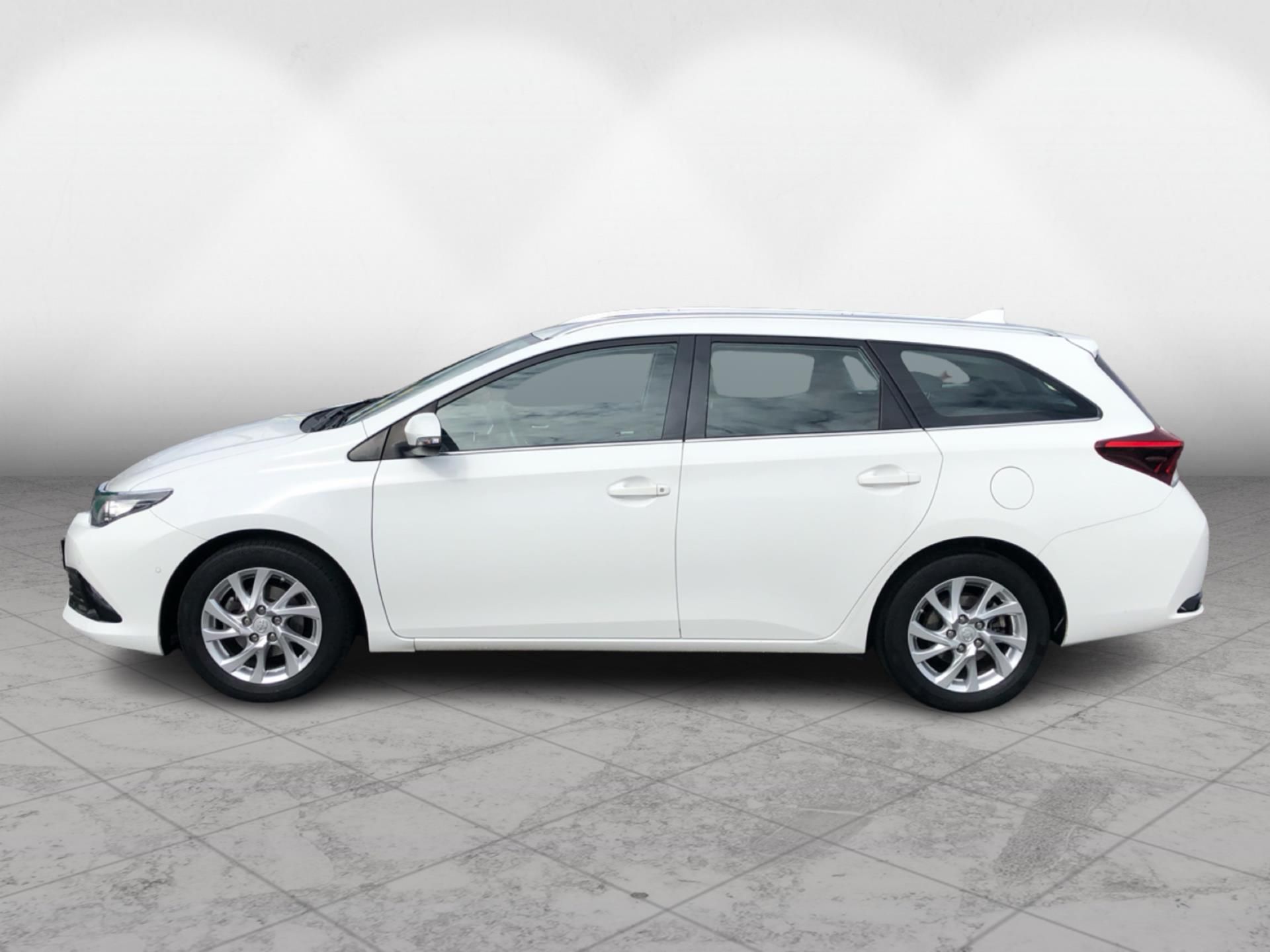 Toyota Auris, 1.6 i Valvematic - fotka 3