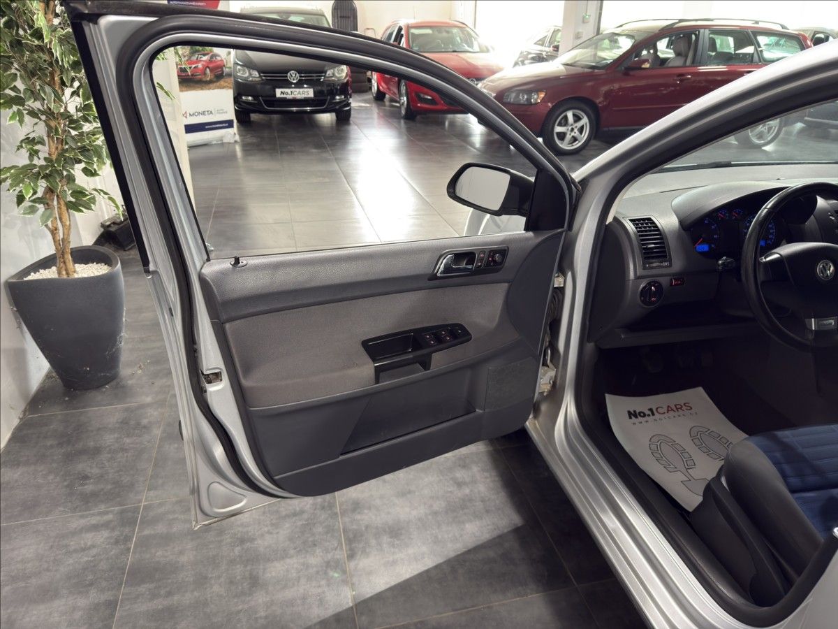 Volkswagen Polo, 1,2   i TOUR ČIDLA ŠÍBR ALU ST - fotka 6