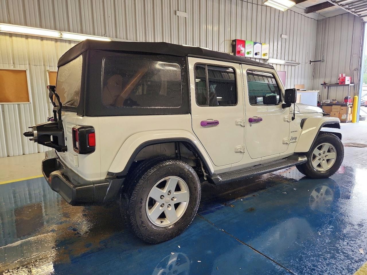 Jeep Wrangler, Auto na cestě - fotka 4