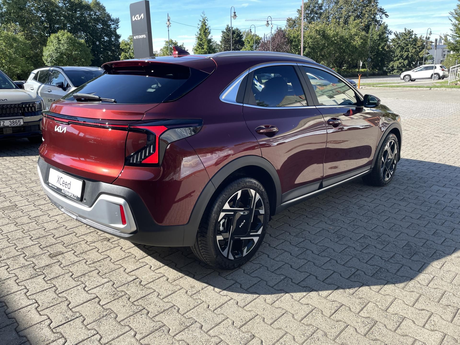 Kia XCee´d, 1,6T-GDi 7DCT TOP 2027 - fotka 3