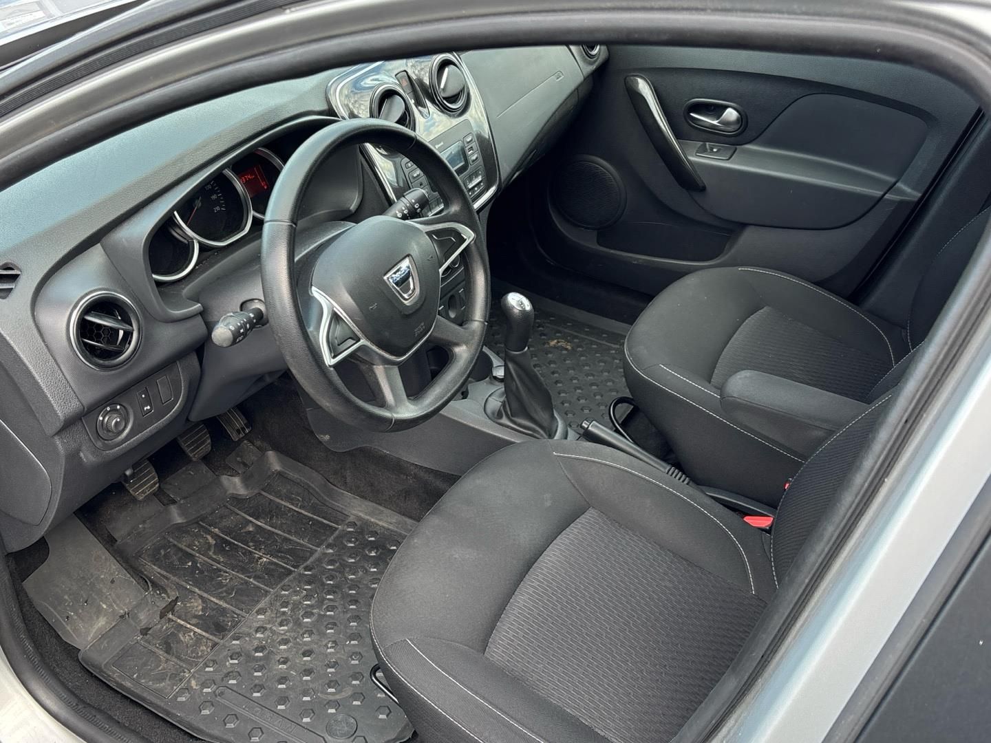 Dacia Logan, 1.0 TCe / 54 kW - fotka 5