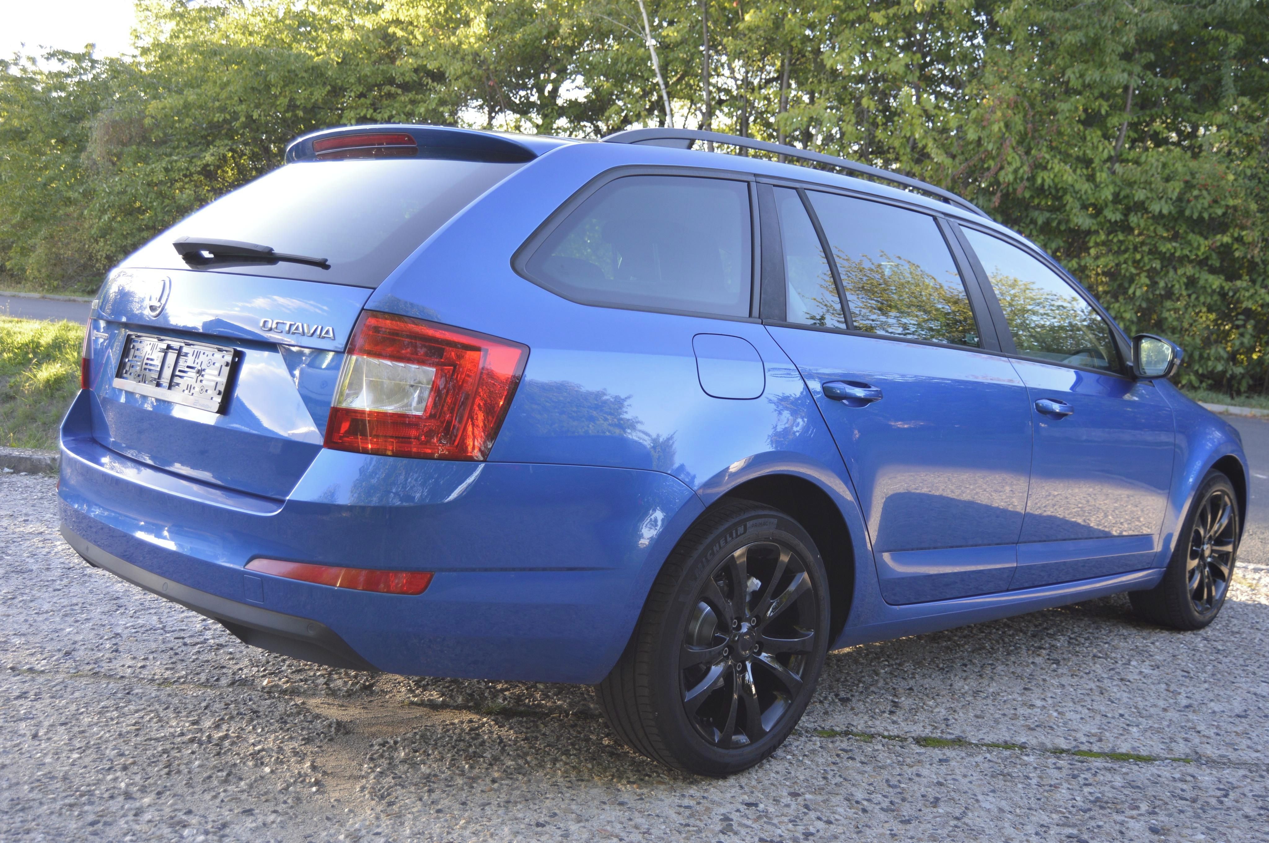 Škoda Octavia, 1.6 TDI 81 KW * SERVIS - SPORT - fotka 6