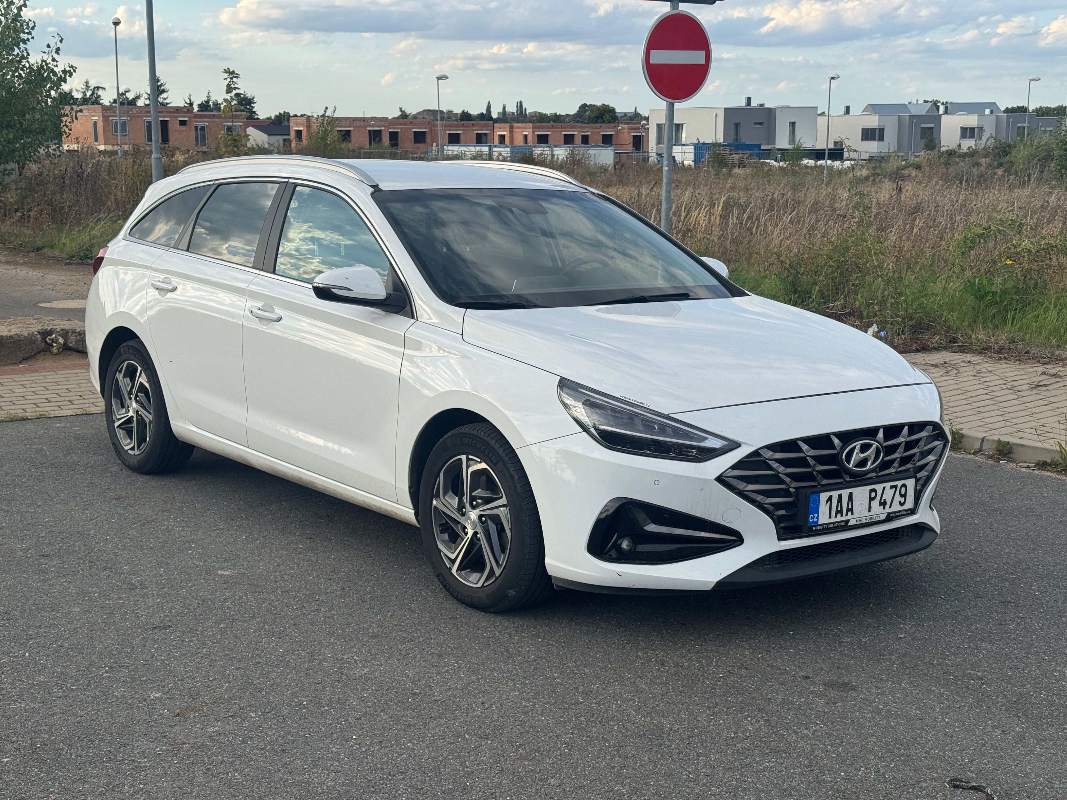 Hyundai i30, 1.0 T-Gdi 88kw DCT - fotka 3