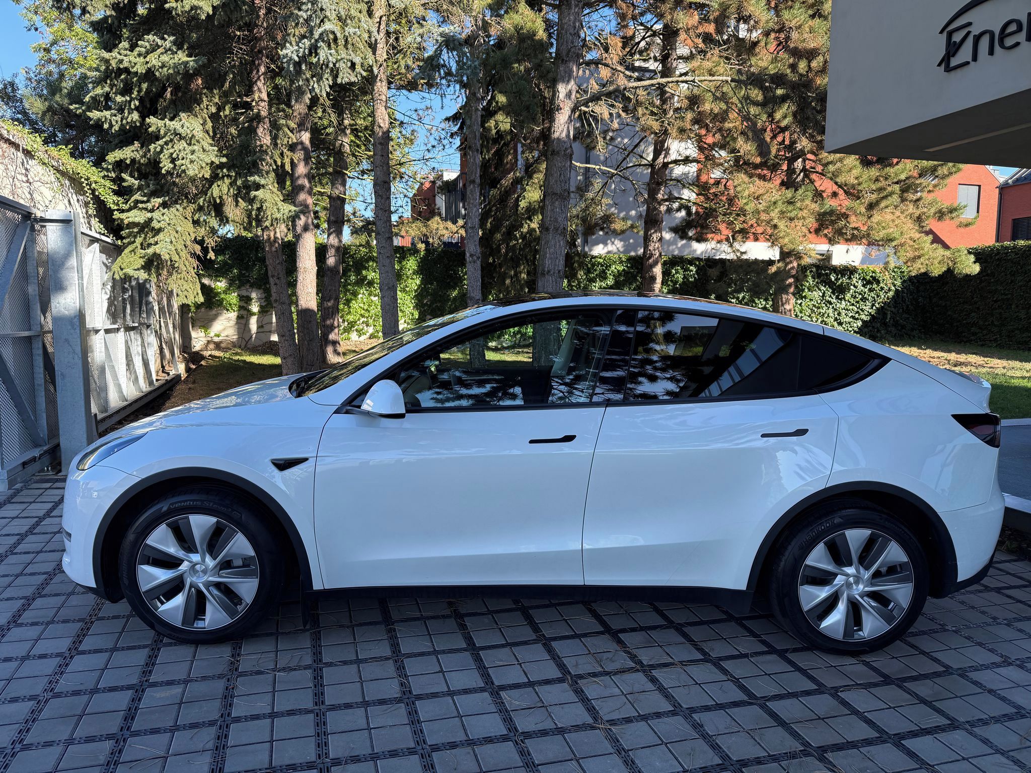 Tesla Model Y, Long Range AWD záruka - fotka 3
