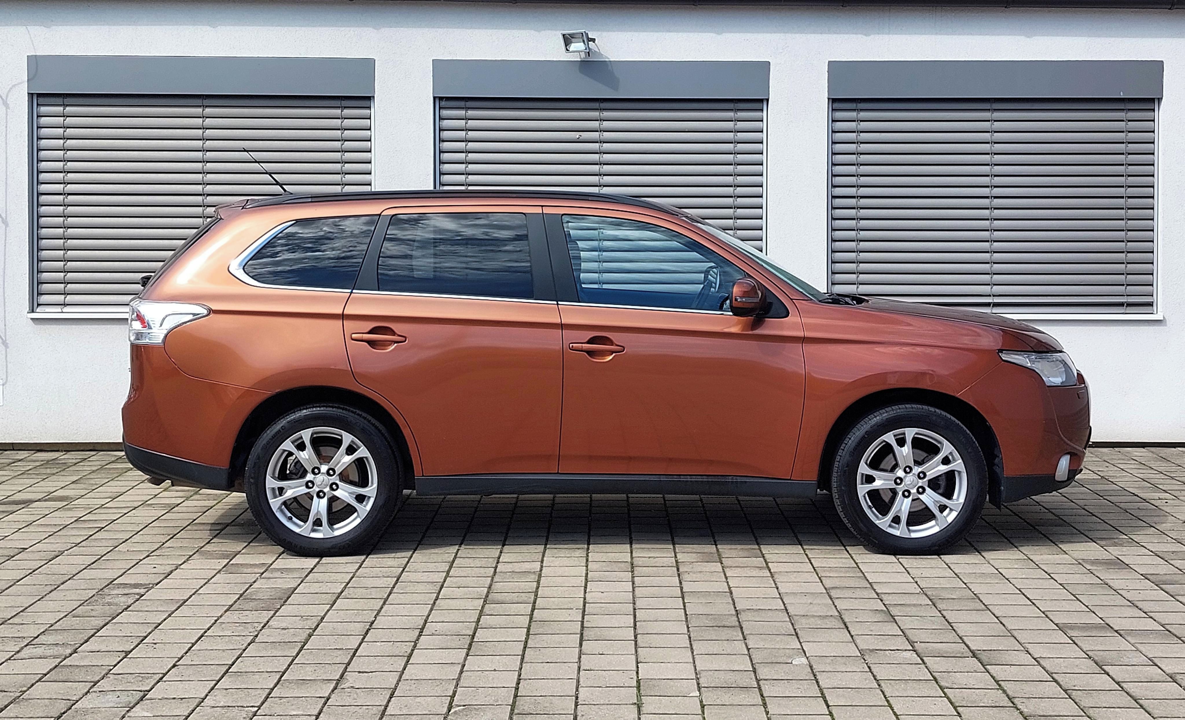 Mitsubishi Outlander, 2.2, 110 kW, 4×4, 7-místné - fotka 4